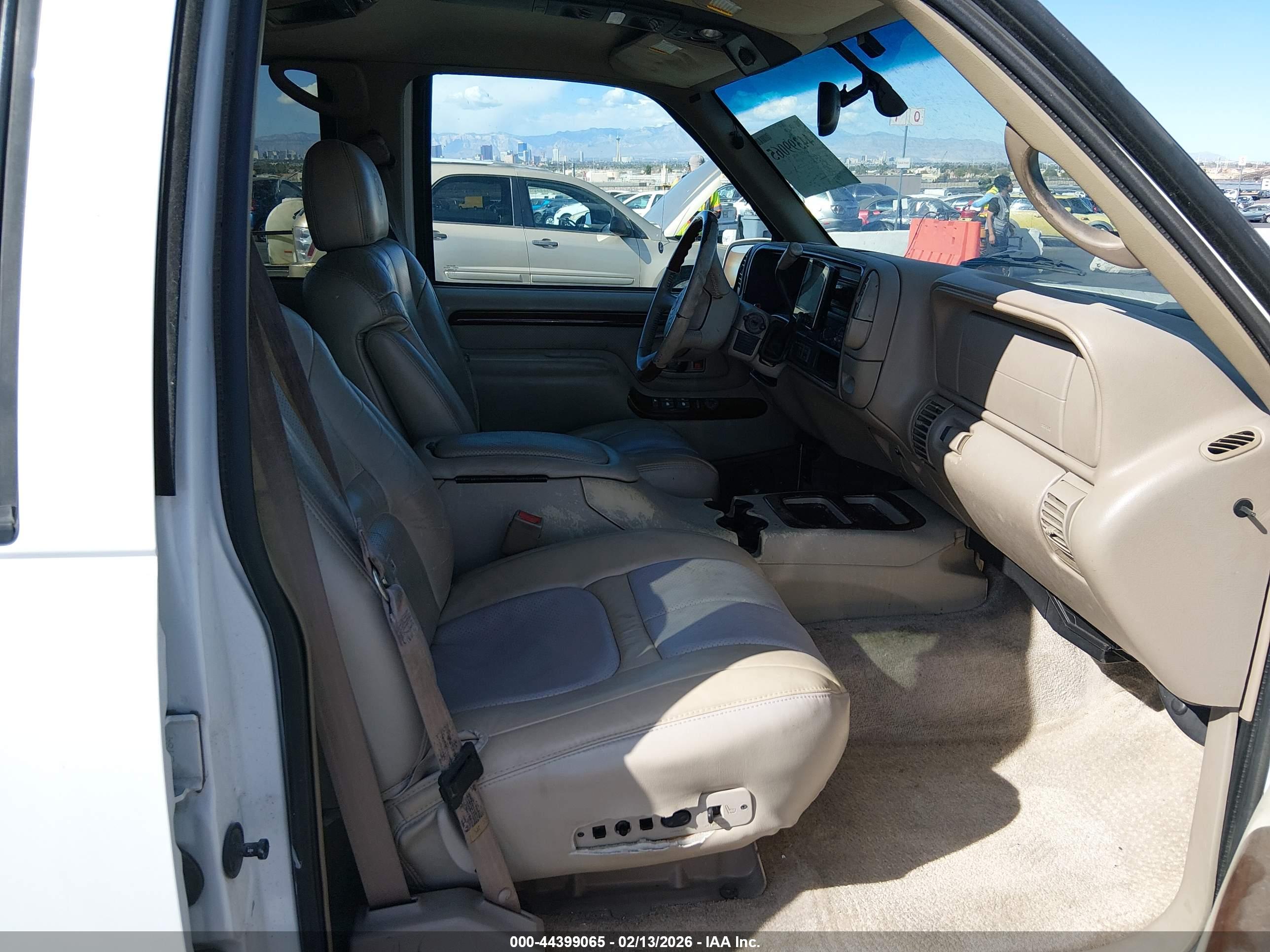 CADILLAC ESCALADE image 5