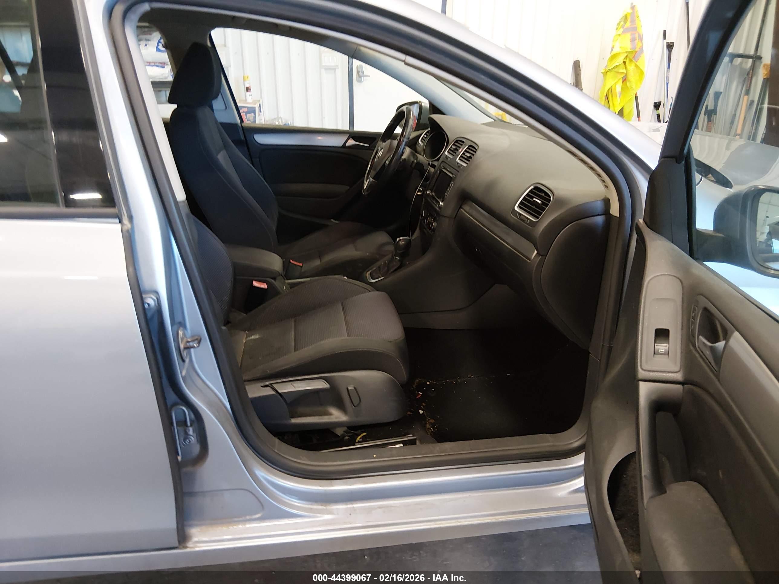 VOLKSWAGEN GOLF image 5