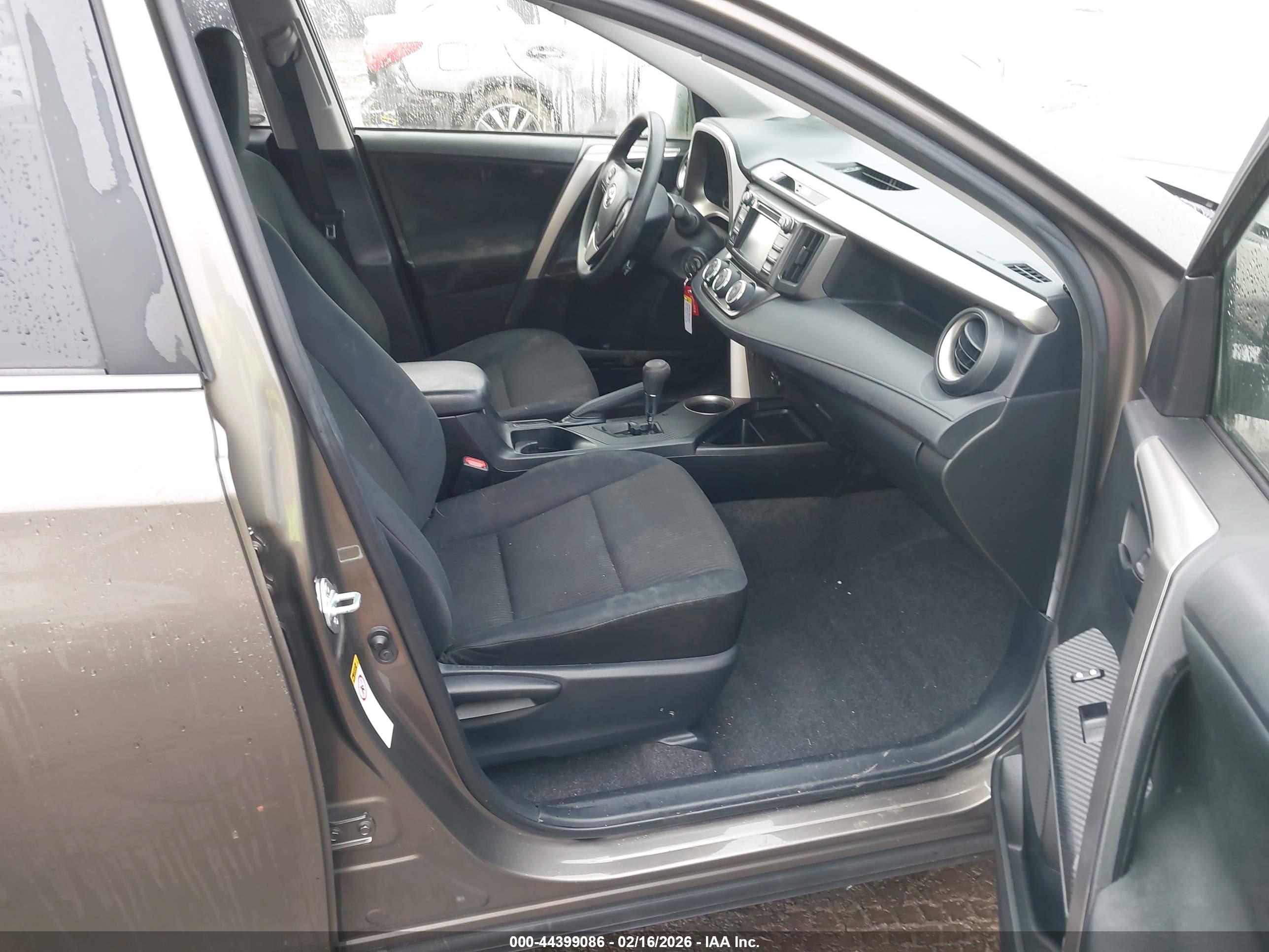 TOYOTA RAV4 image 5