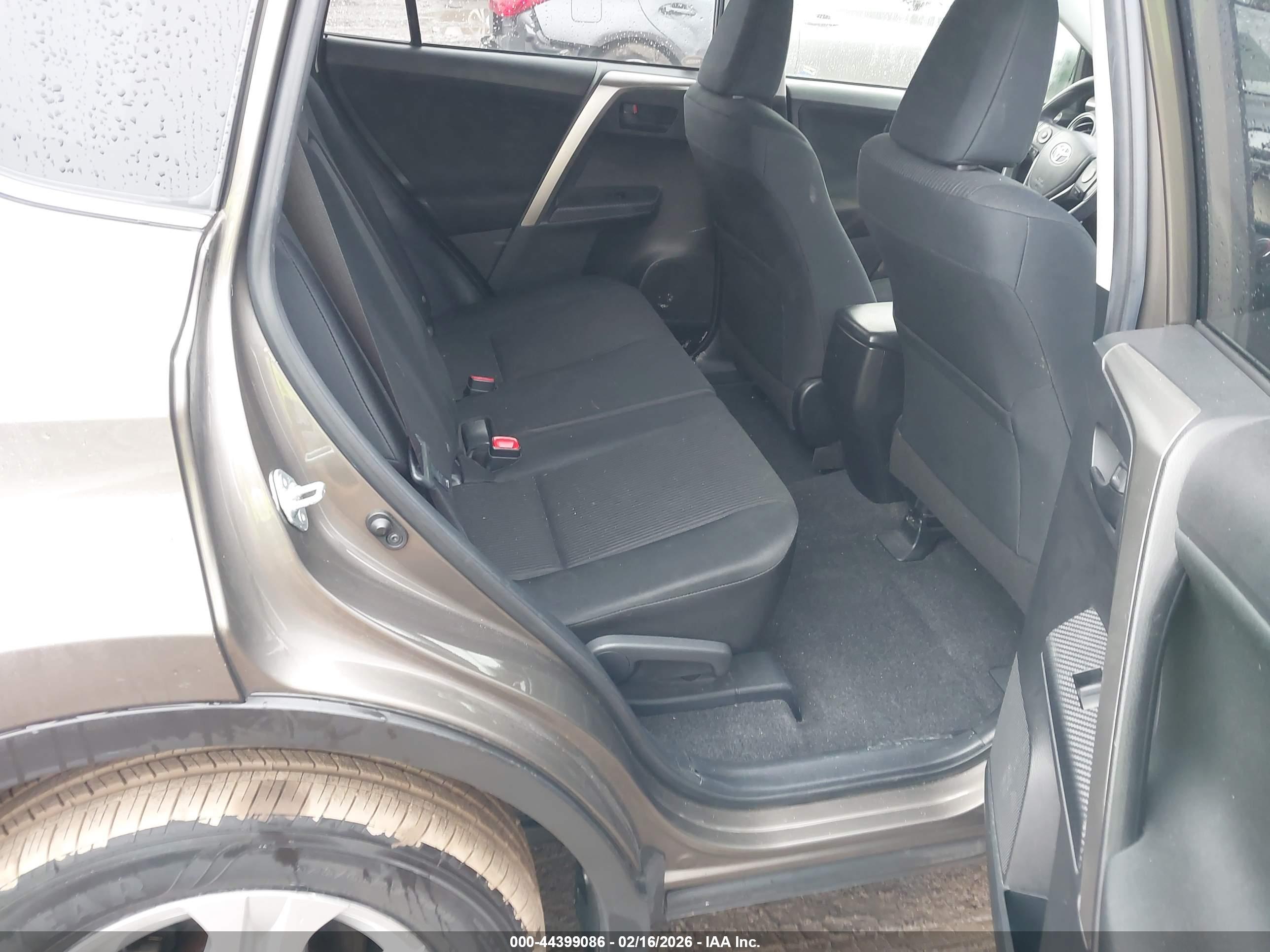 TOYOTA RAV4 image 8