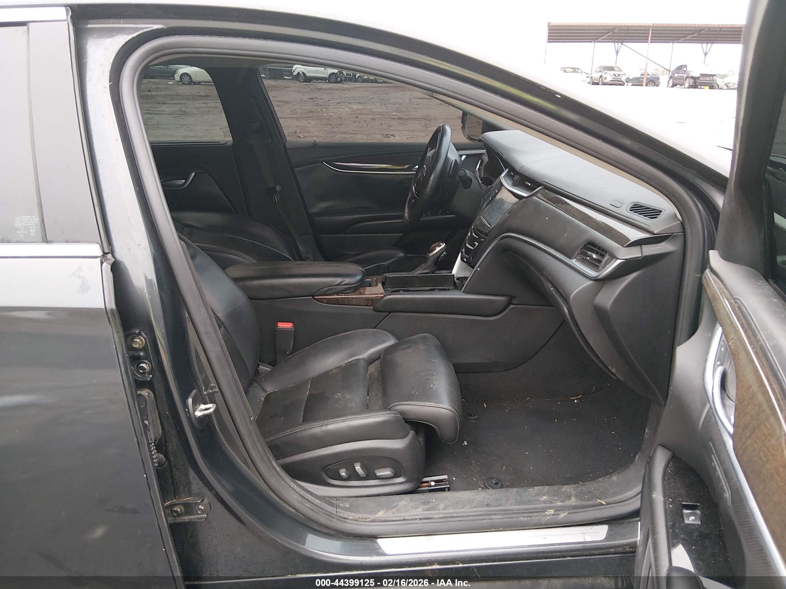 CADILLAC XTS image 5