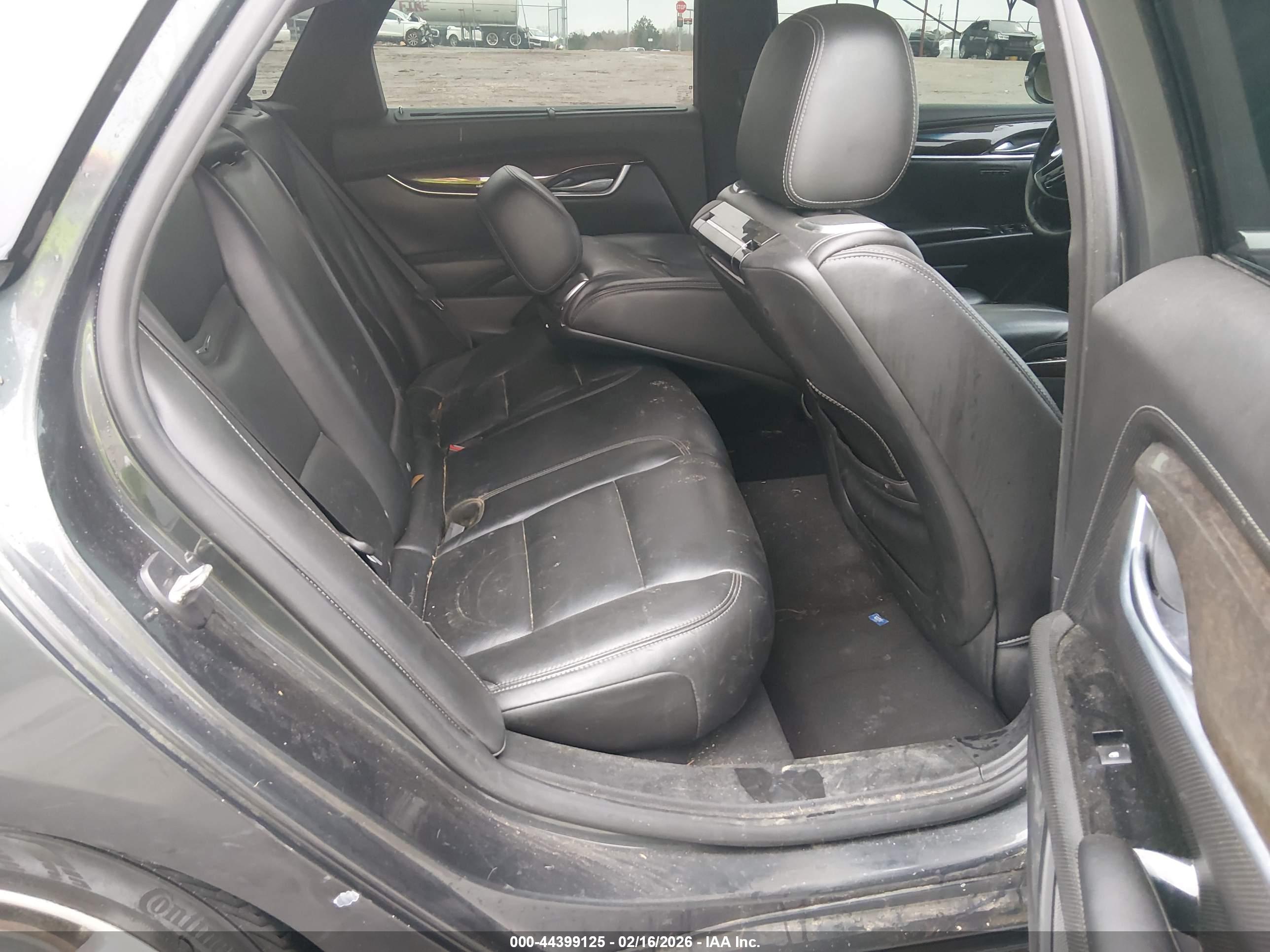 CADILLAC XTS image 8