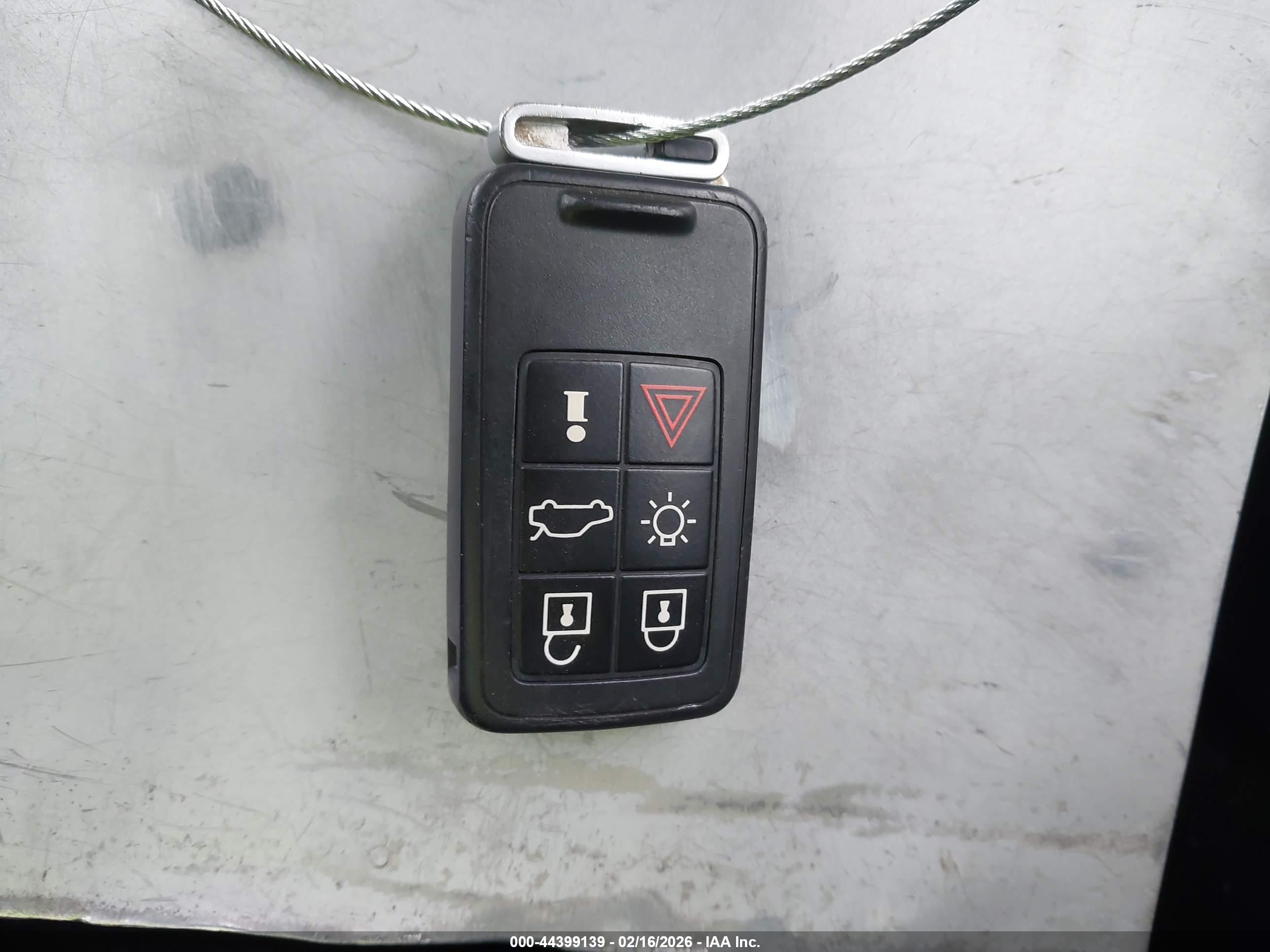 VOLVO XC60 image 11