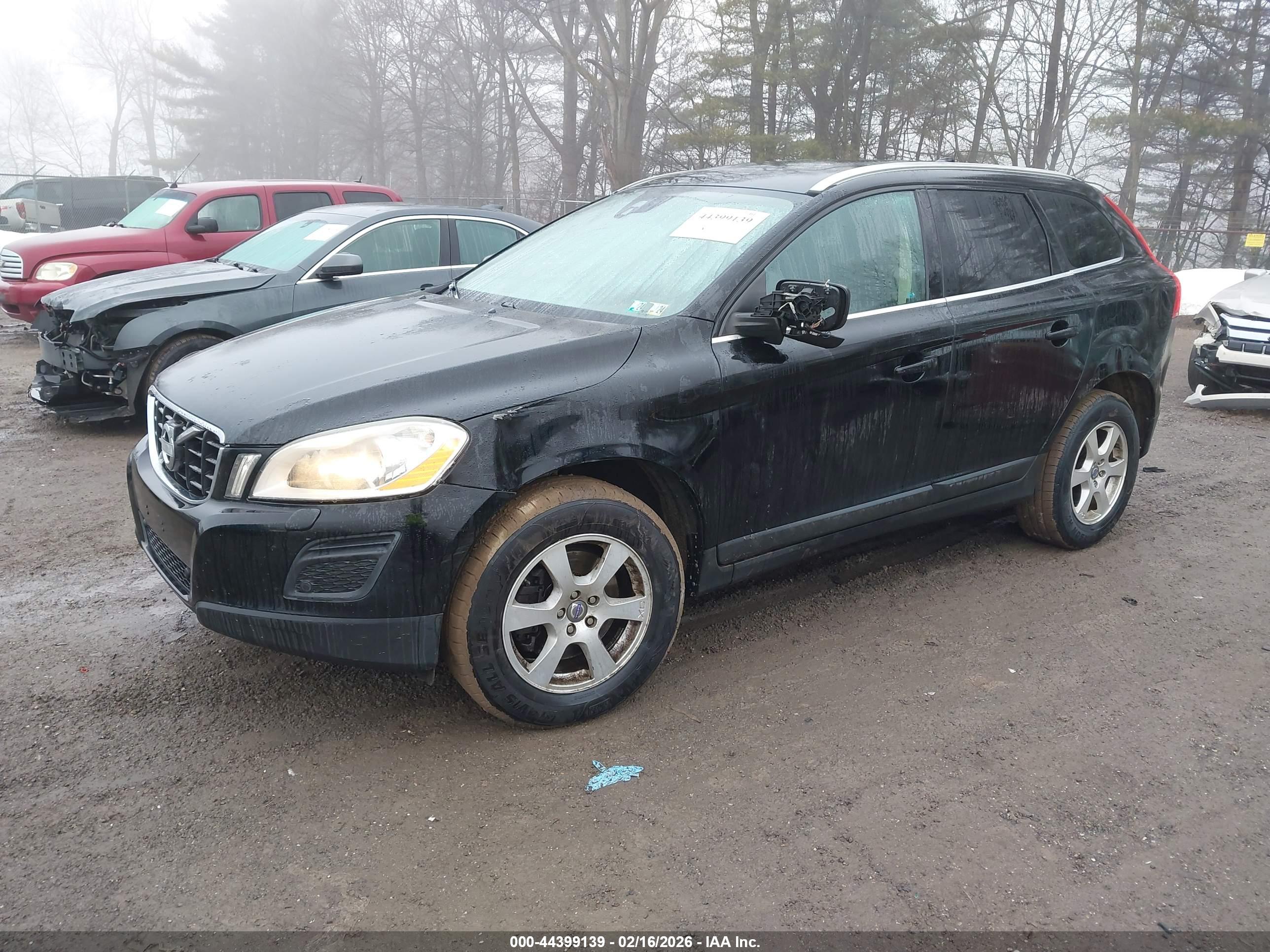 VOLVO XC60 image 2