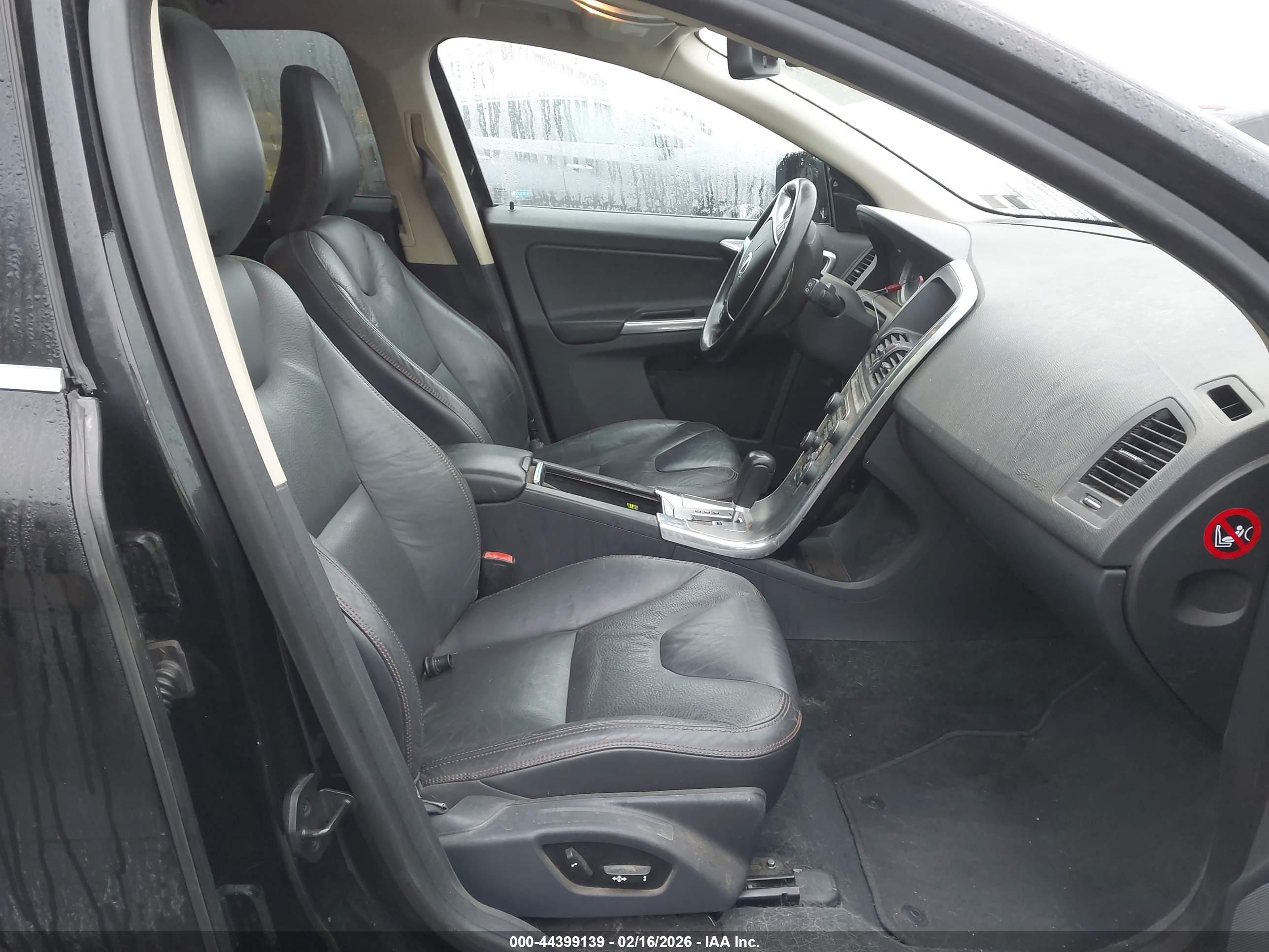 VOLVO XC60 image 5