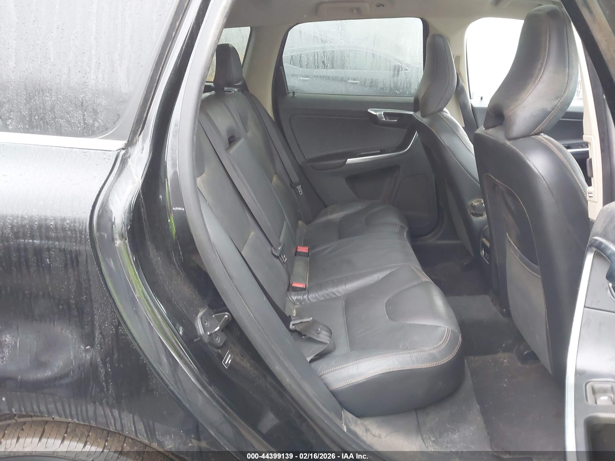 VOLVO XC60 image 8