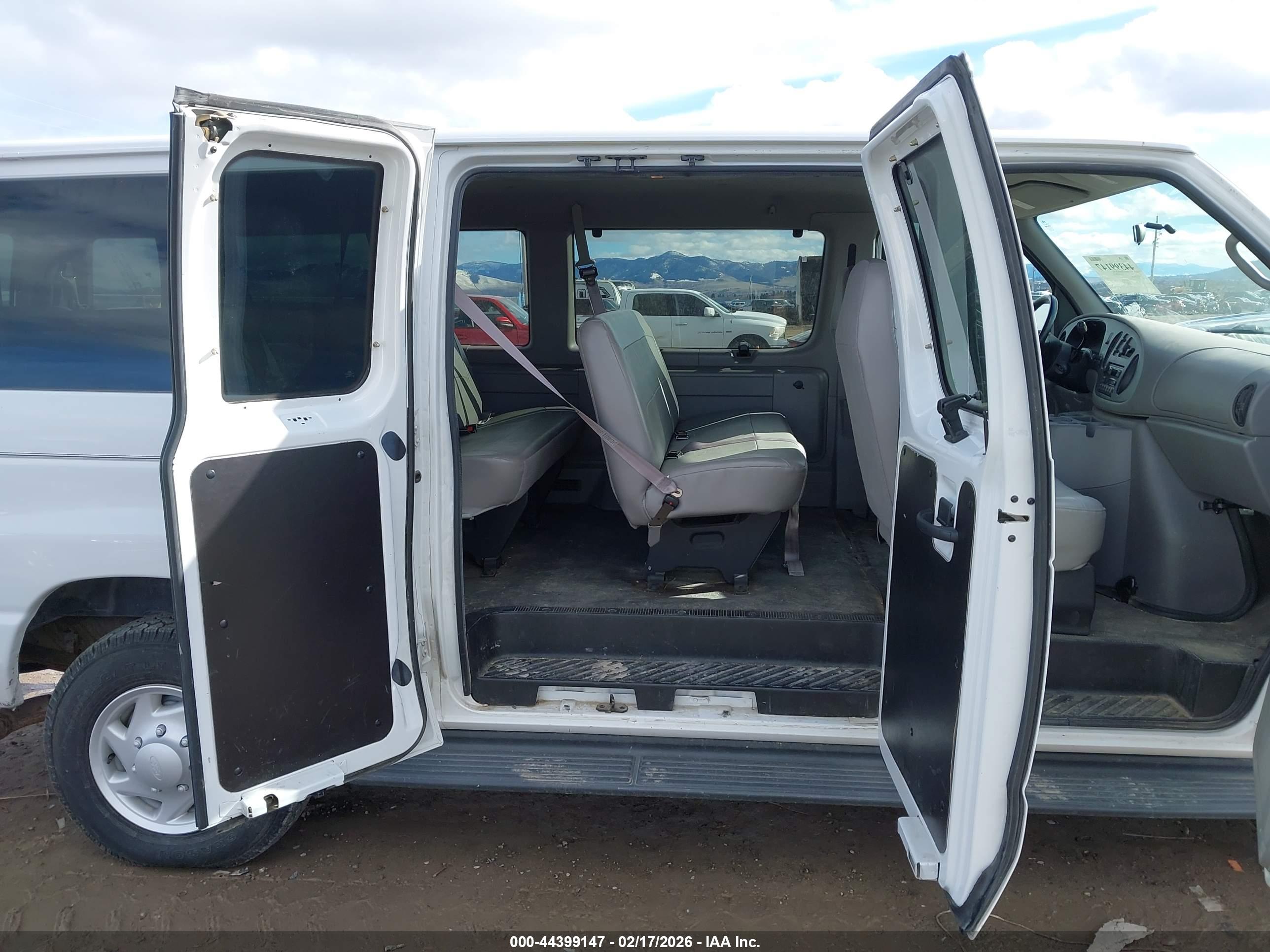 FORD E-350 image 8