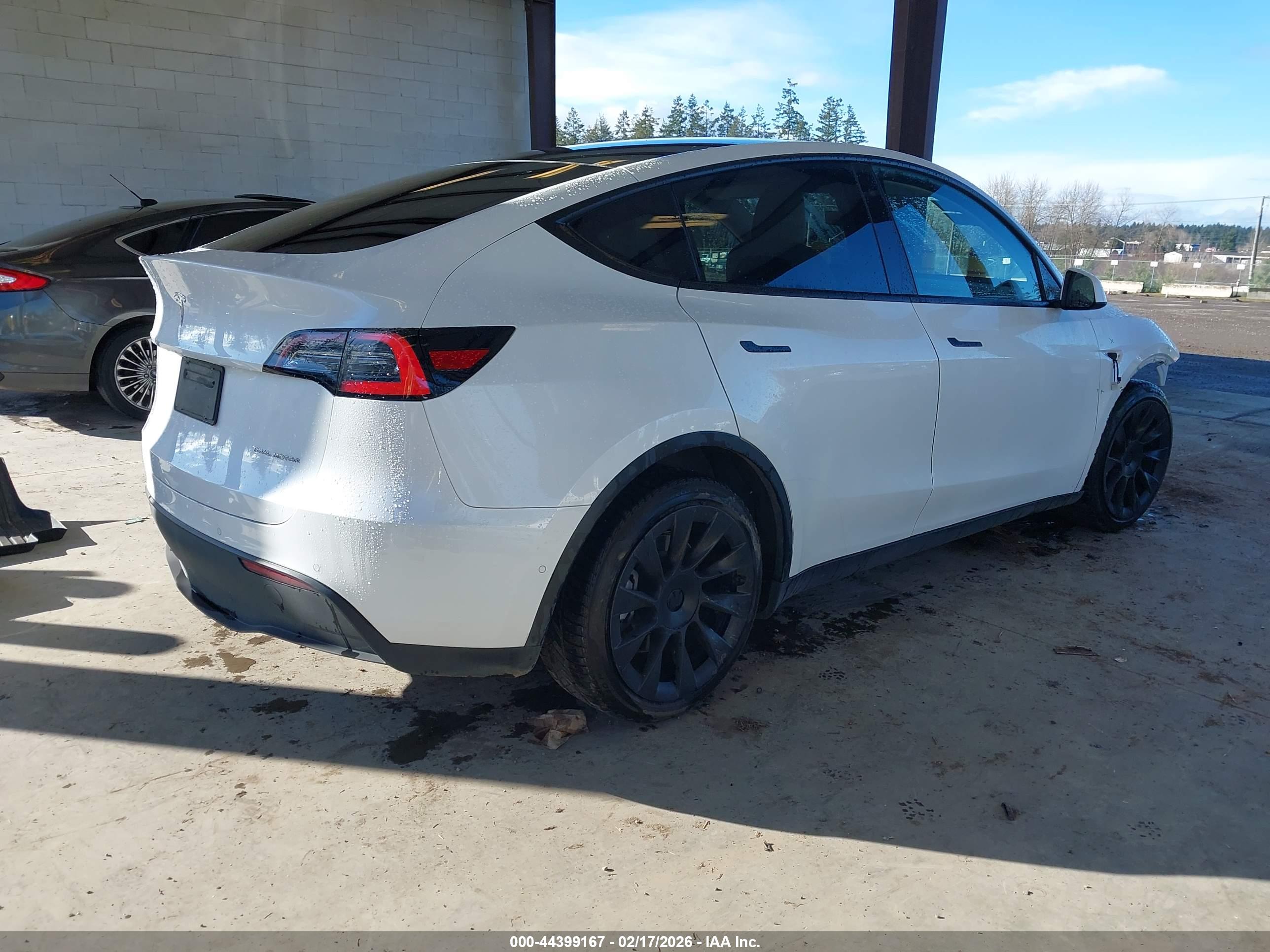 TESLA MODEL image 4