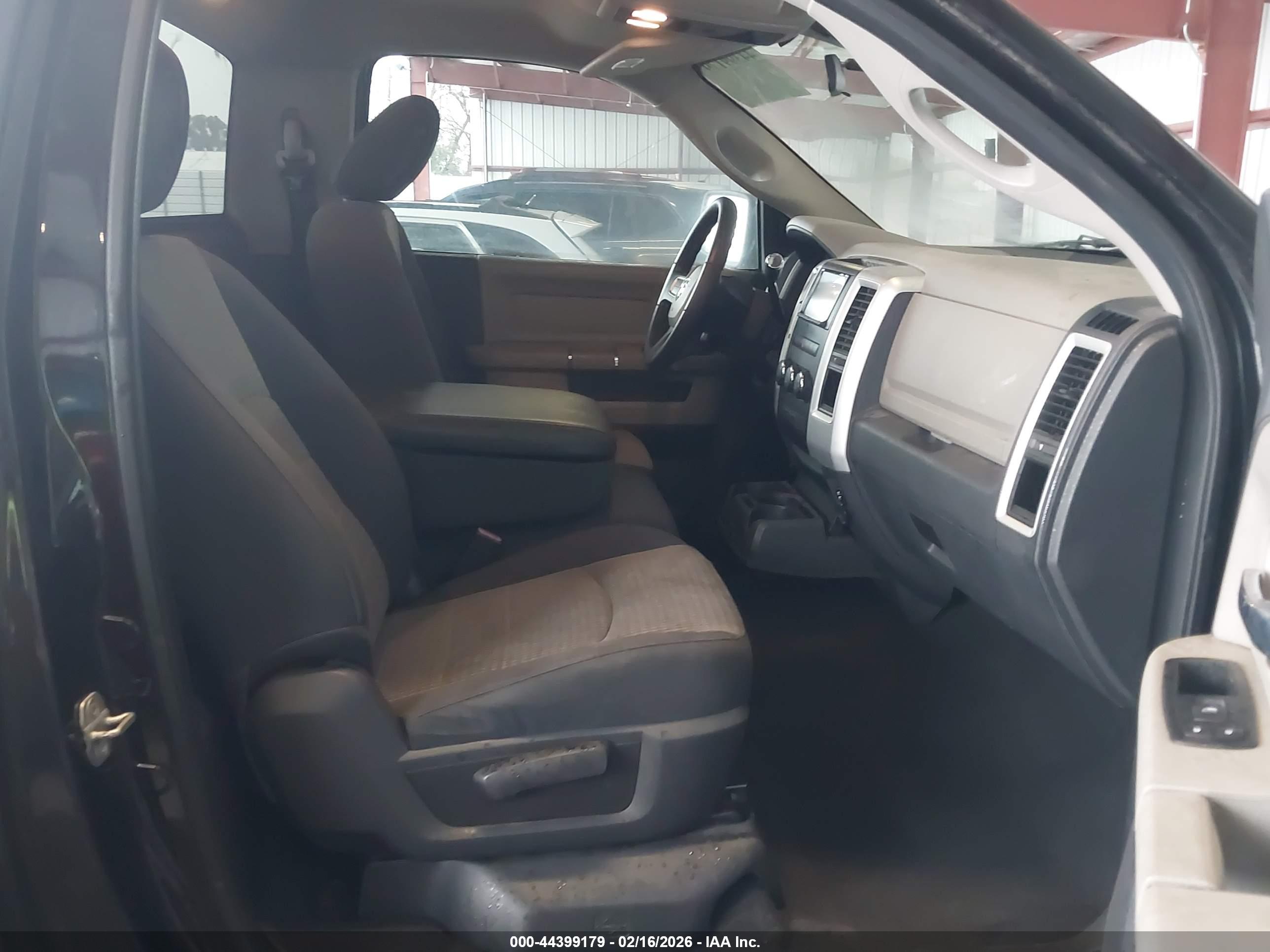 DODGE RAM image 5