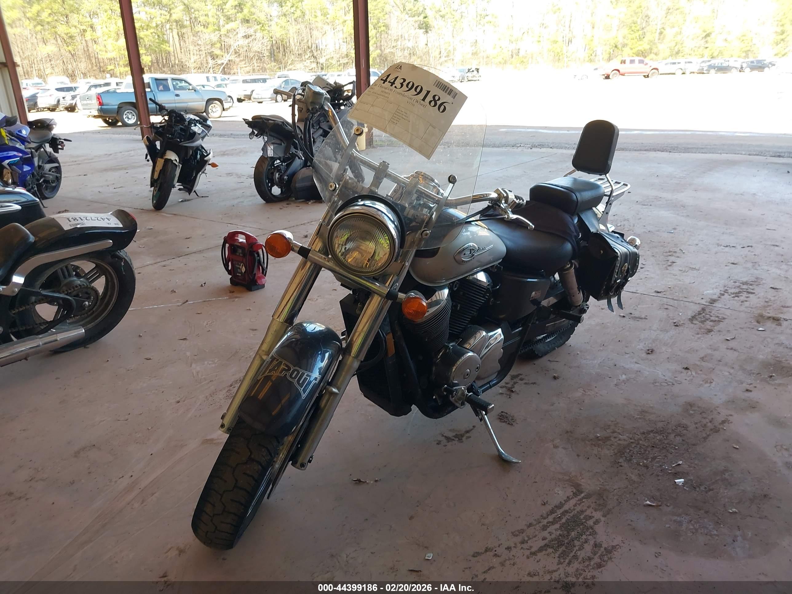 HONDA VT750 image 2