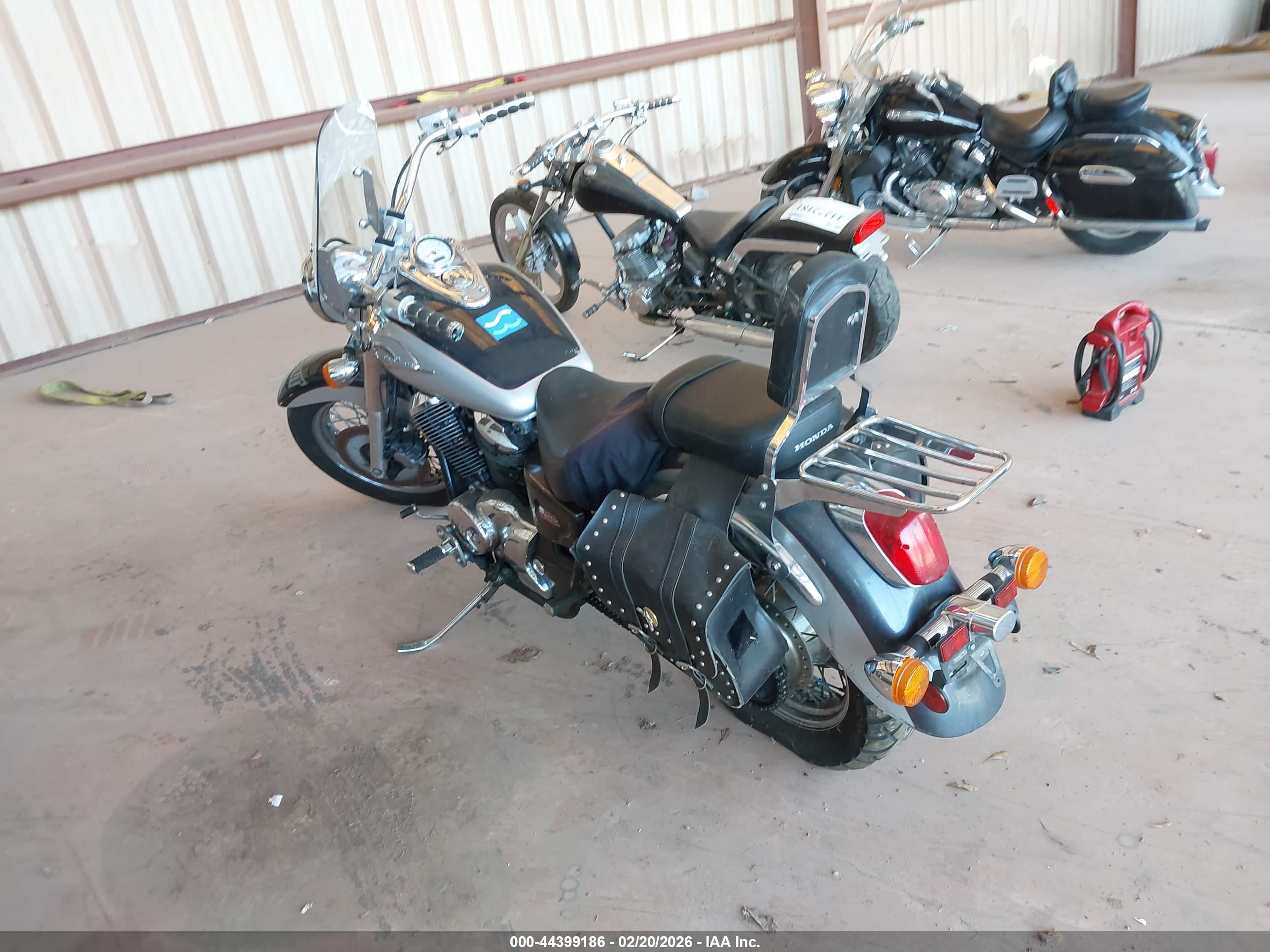 HONDA VT750 image 3