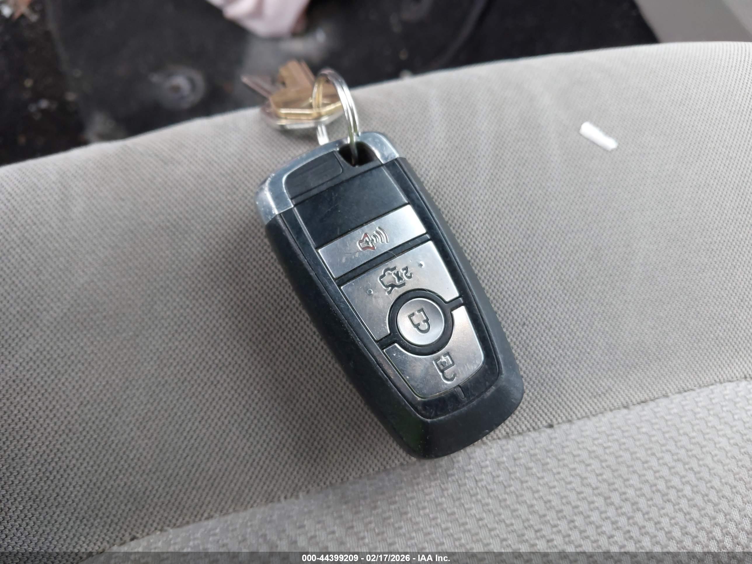 FORD FUSION image 11