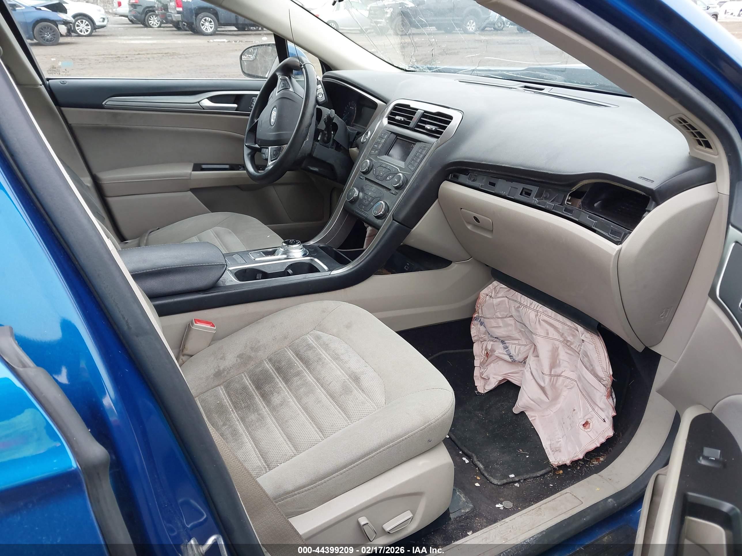 FORD FUSION image 5