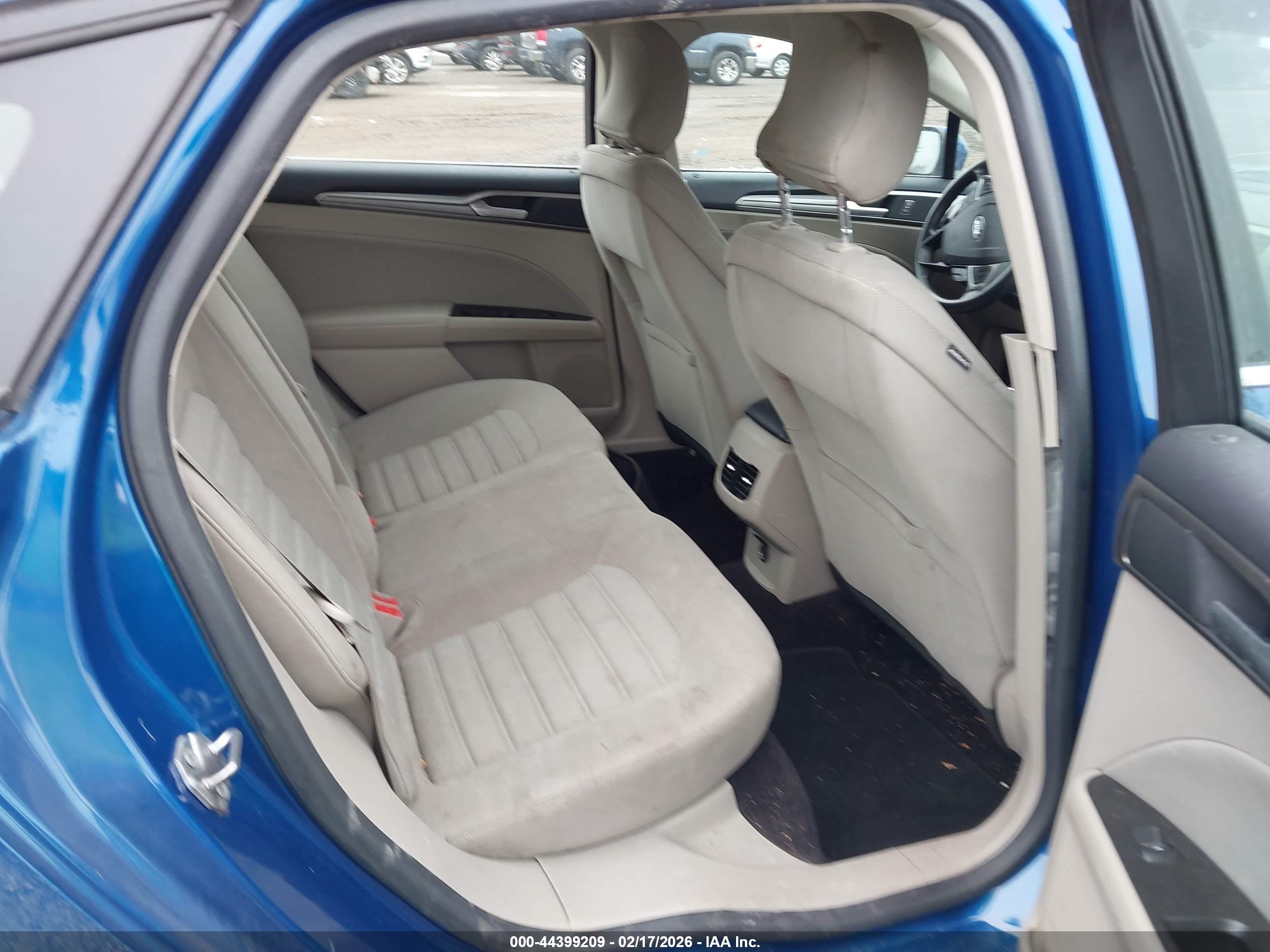 FORD FUSION image 8