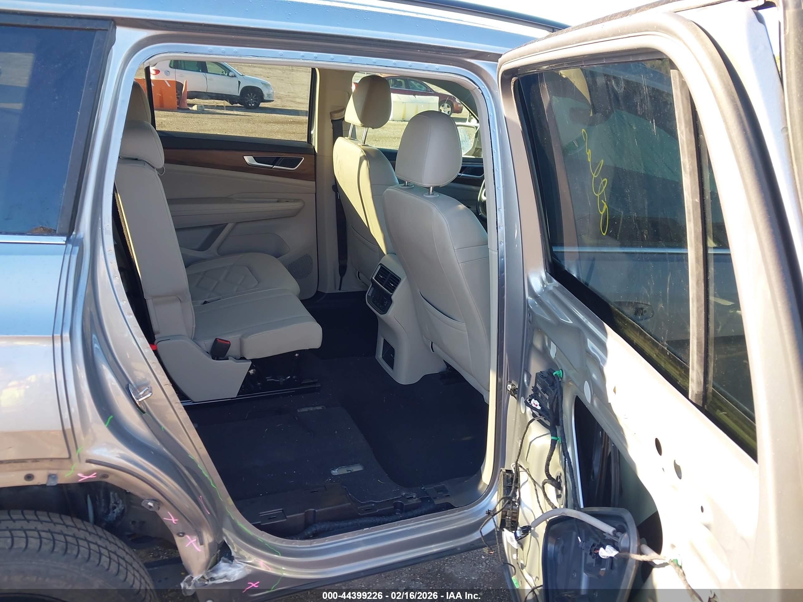 VOLKSWAGEN ATLAS image 8