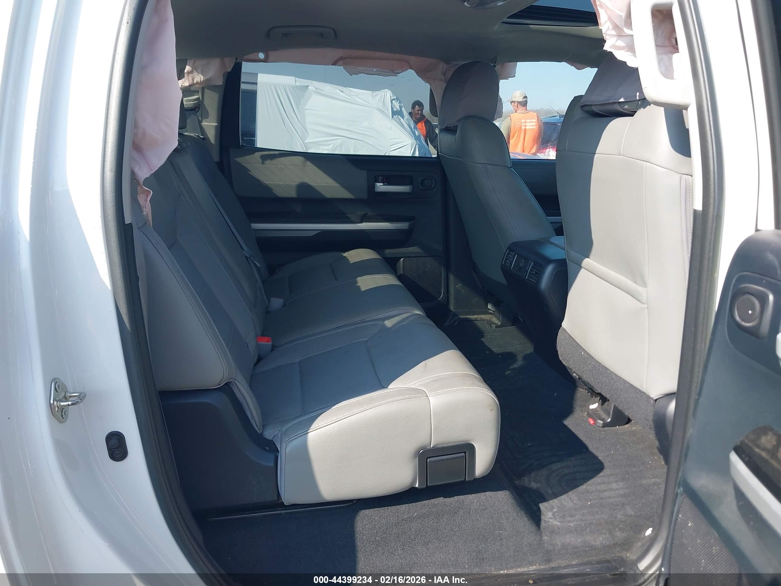 TOYOTA TUNDRA image 8