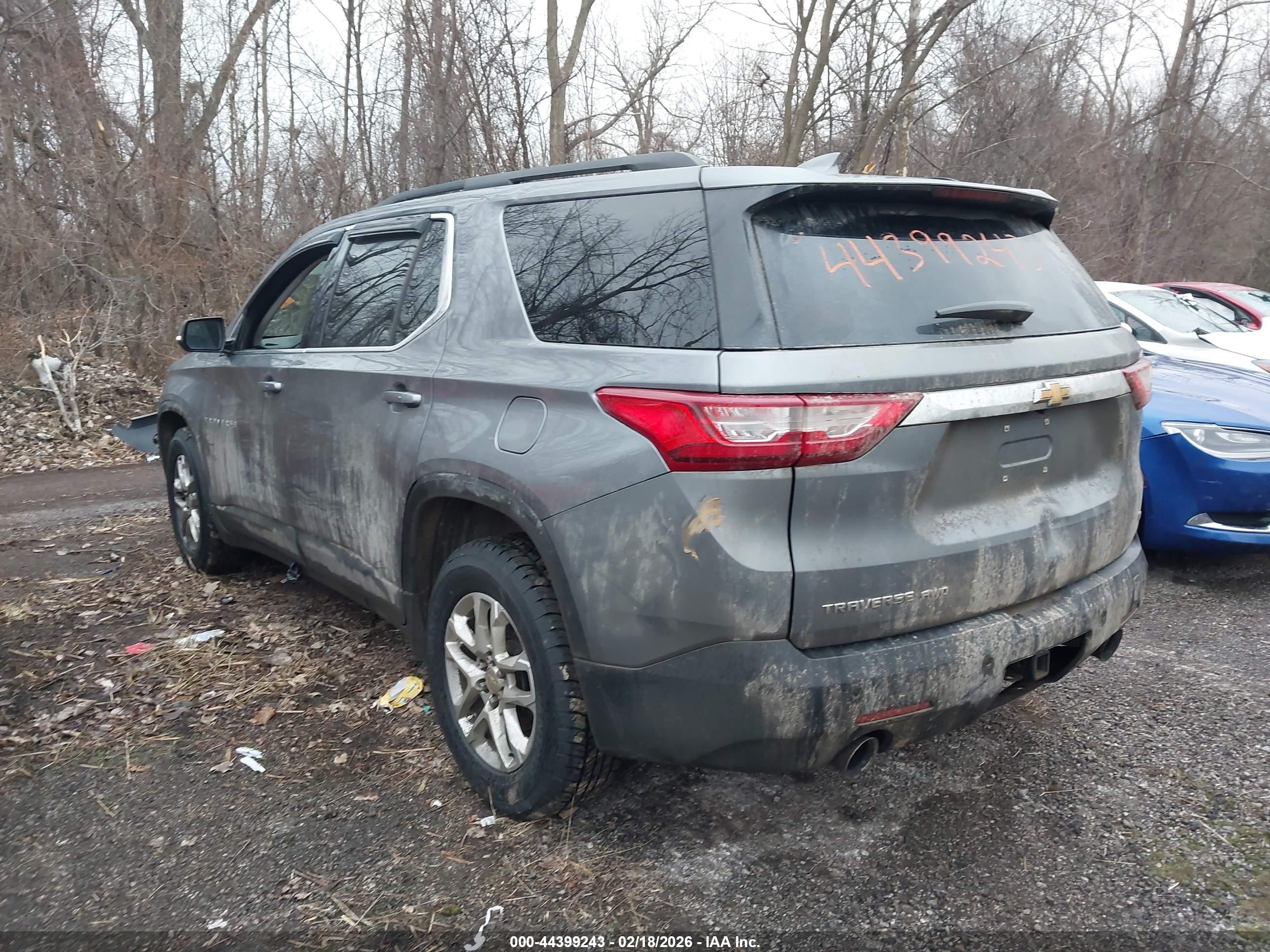 CHEVROLET TRAVERSE image 3