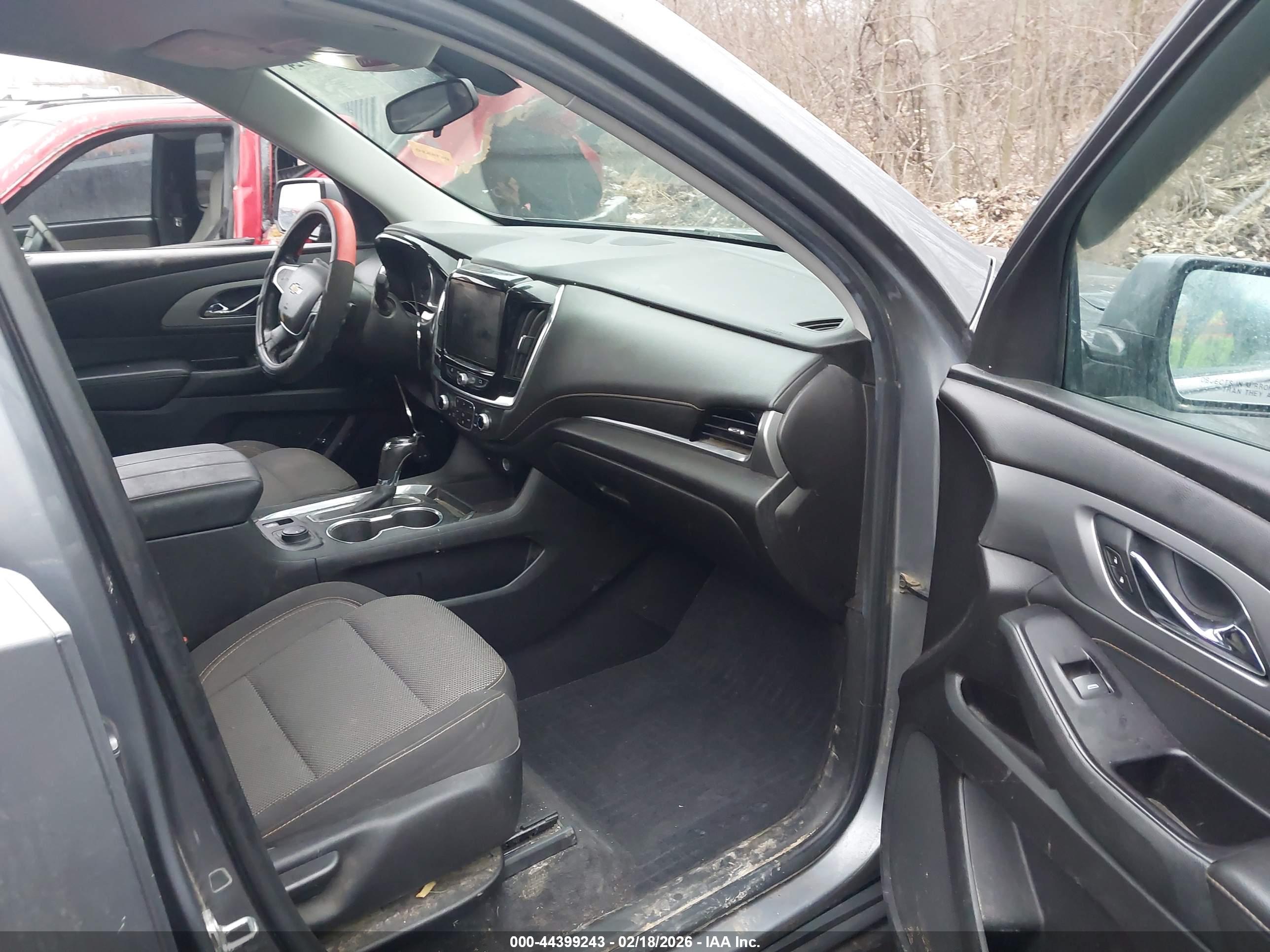 CHEVROLET TRAVERSE image 5