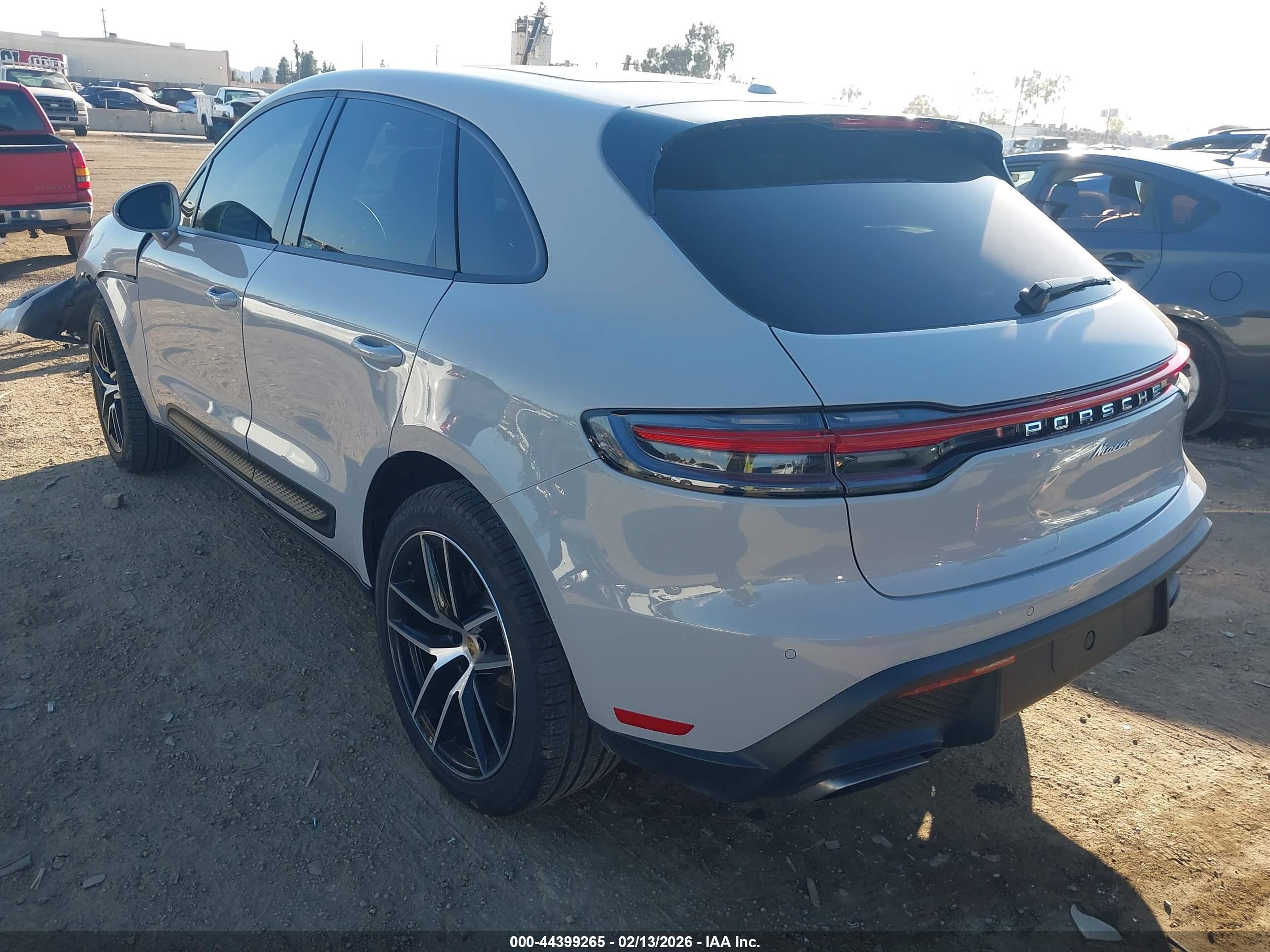 PORSCHE MACAN image 3
