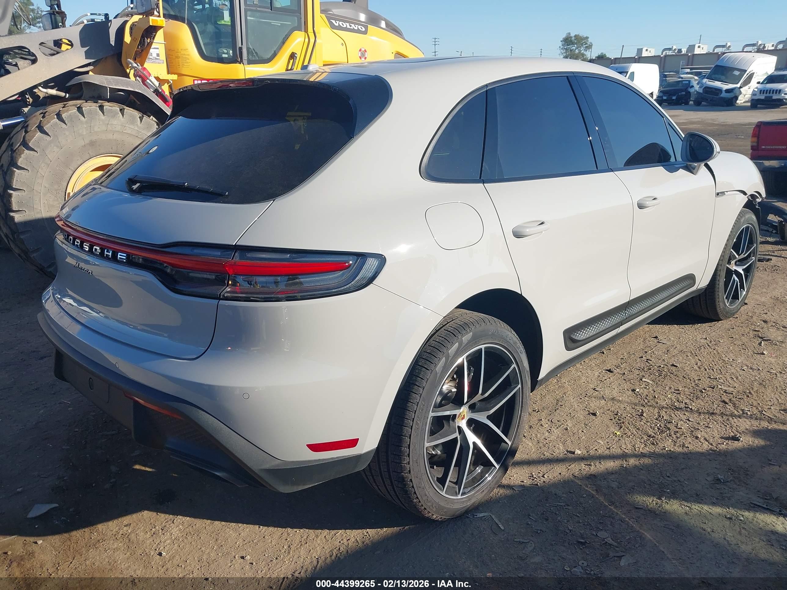 PORSCHE MACAN image 4