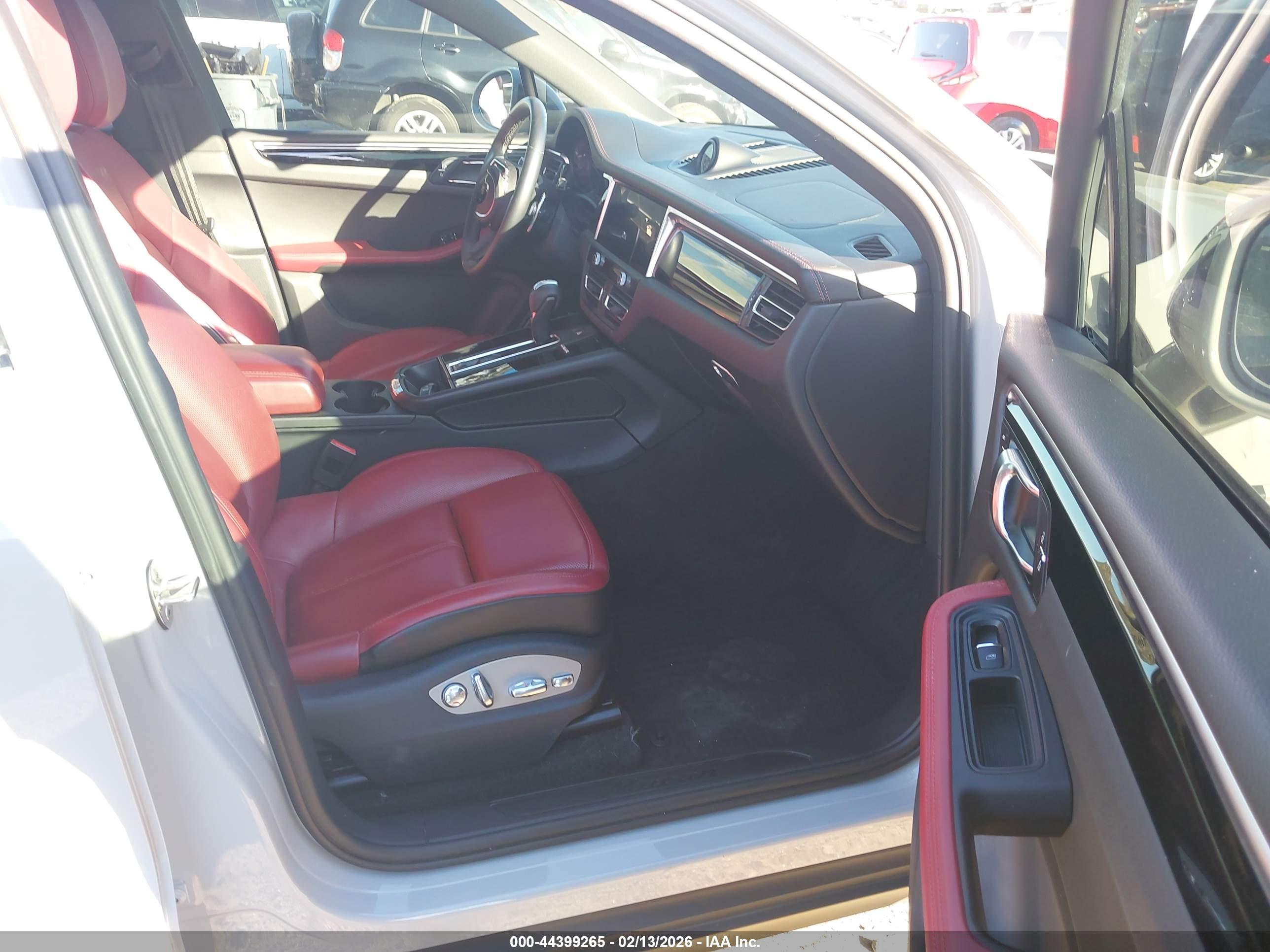 PORSCHE MACAN image 5