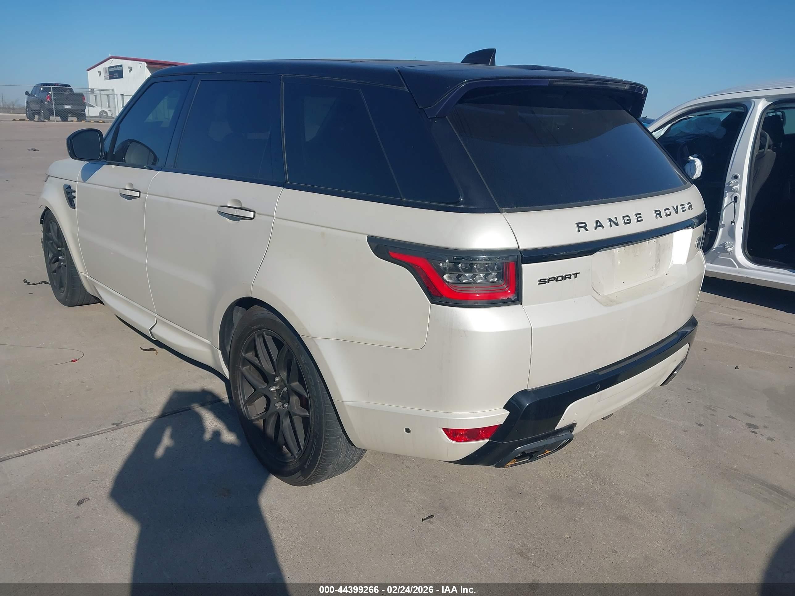 LAND ROVER image 3