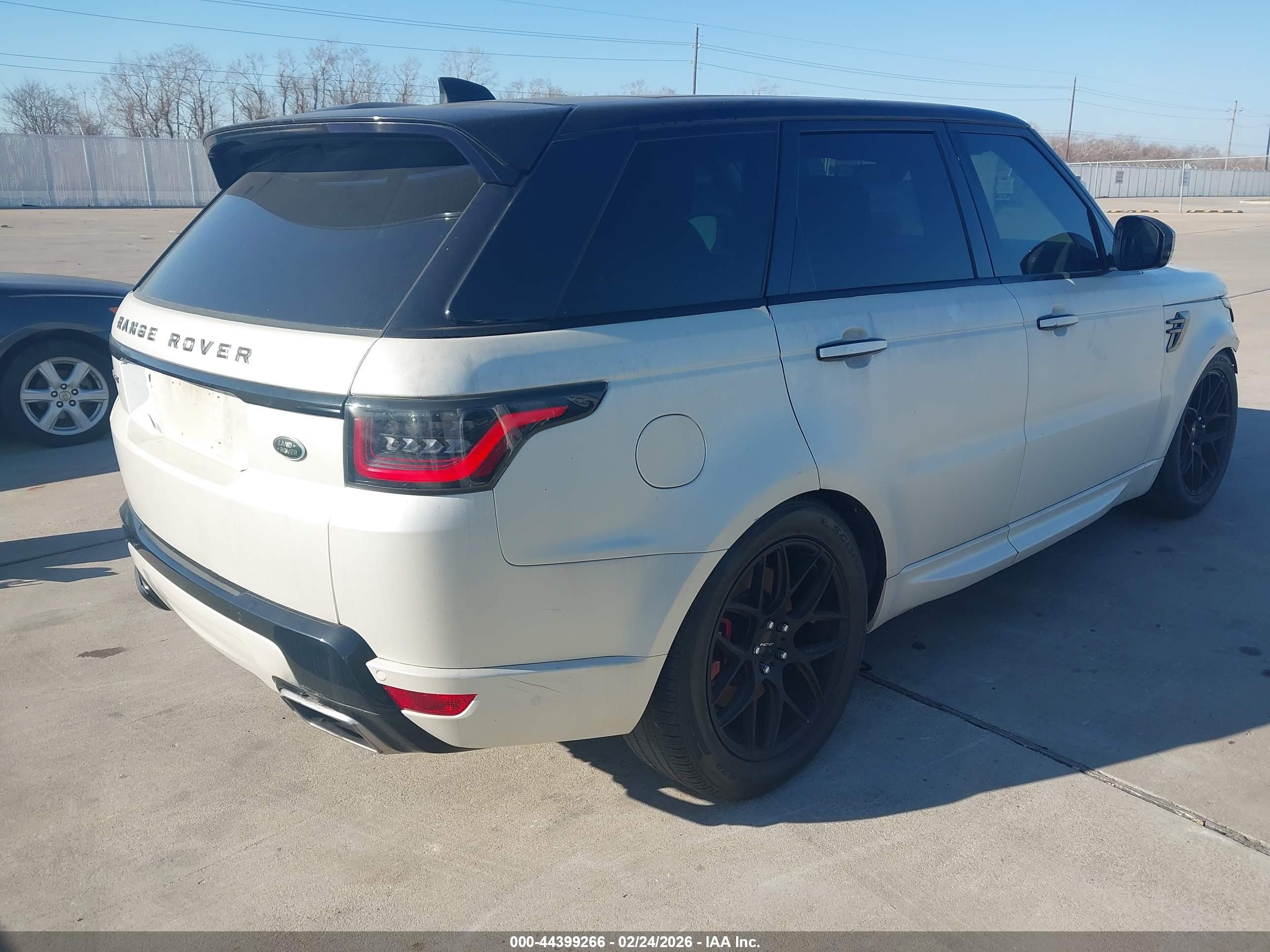 LAND ROVER image 4