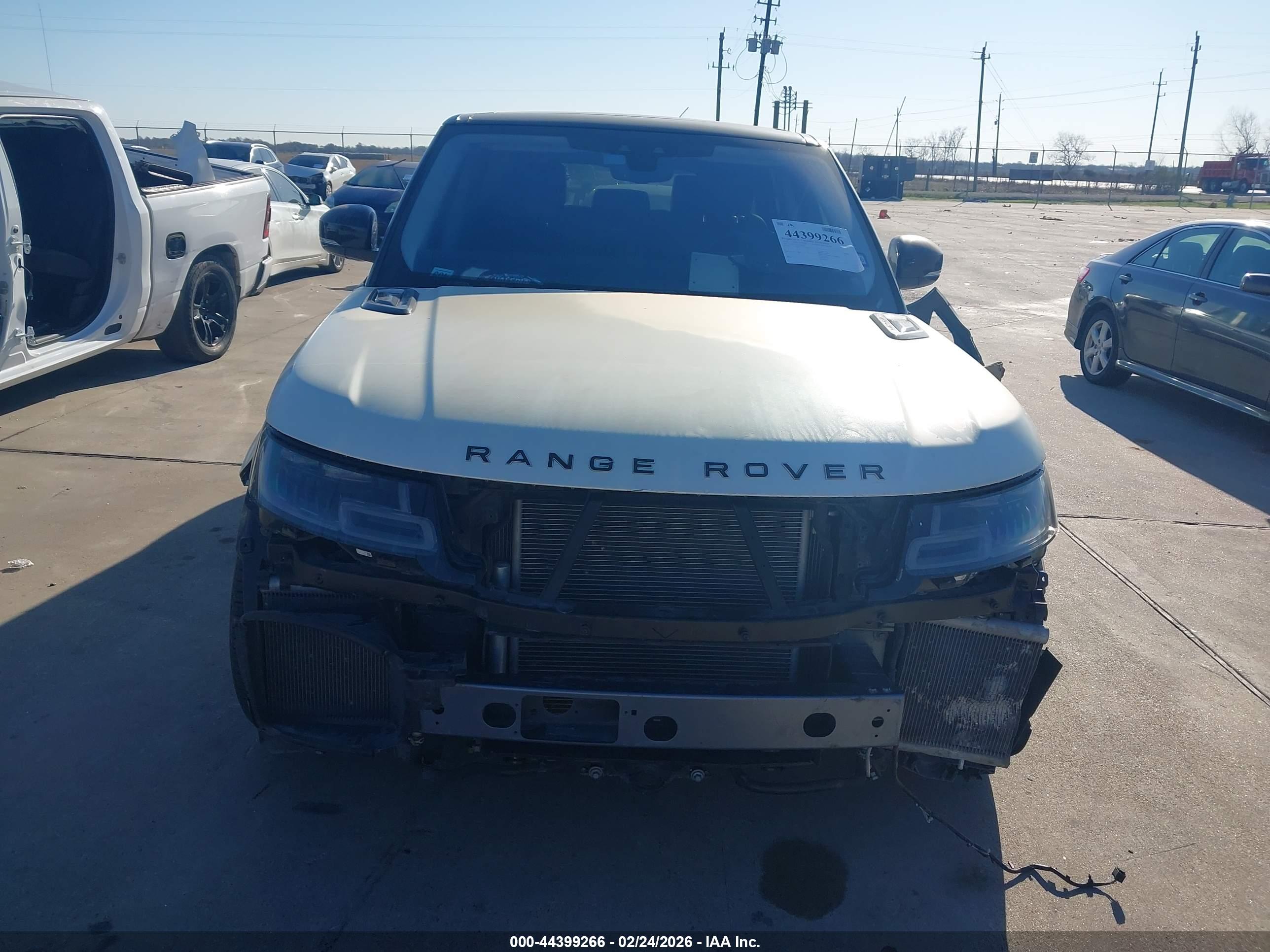 LAND ROVER image 6