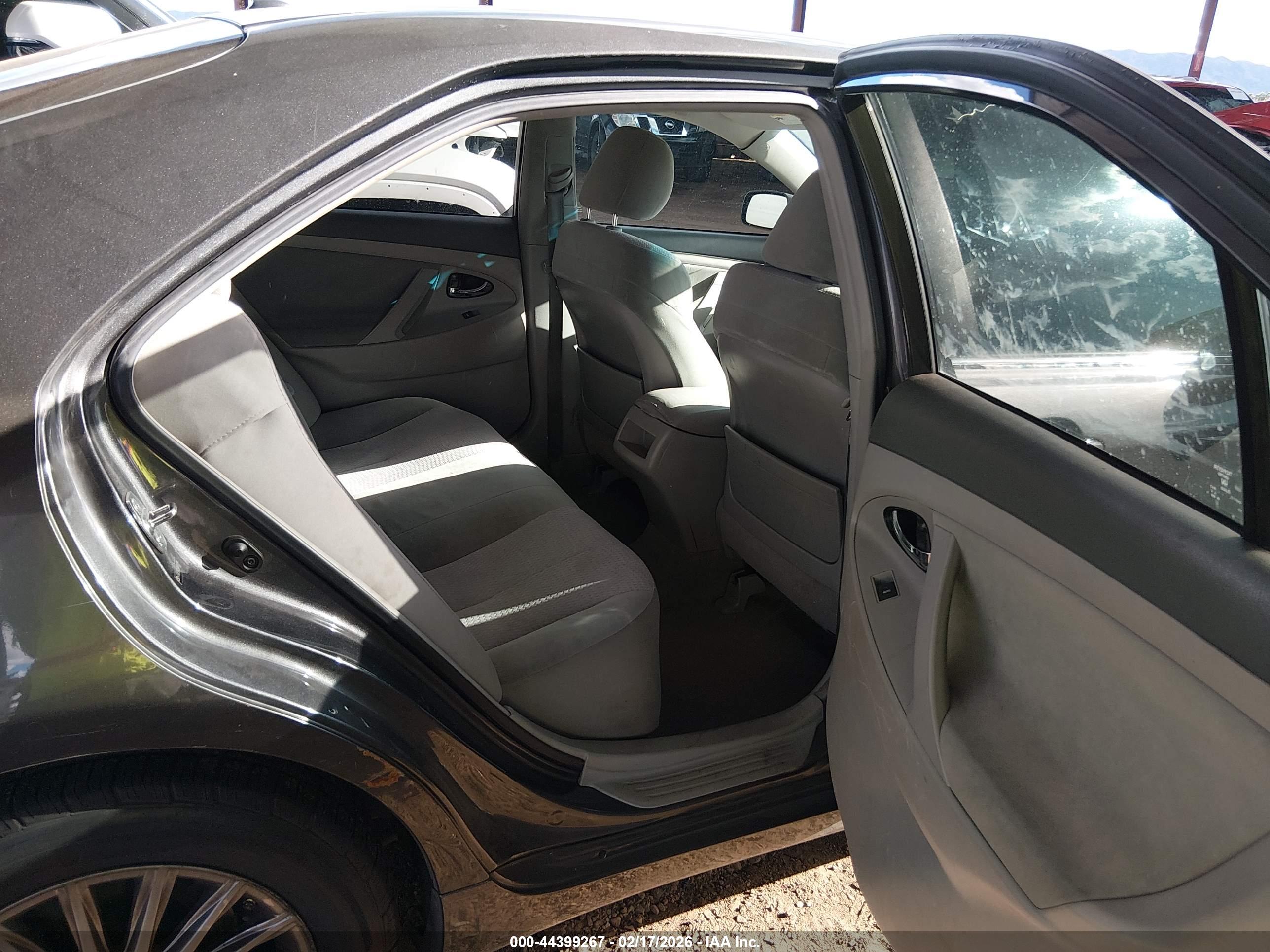 TOYOTA CAMRY image 8