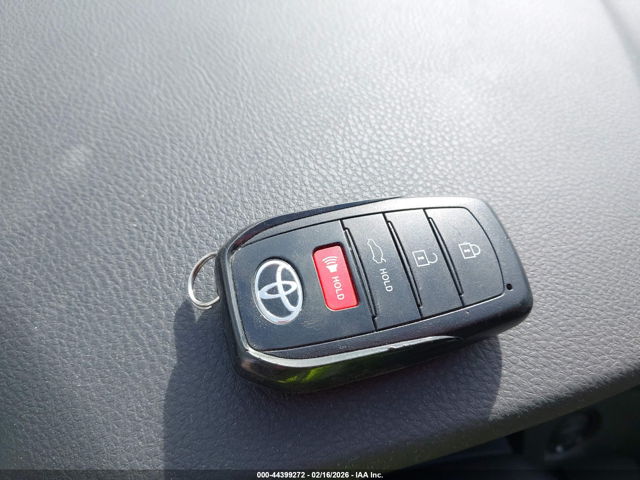 TOYOTA CAMRY image 11