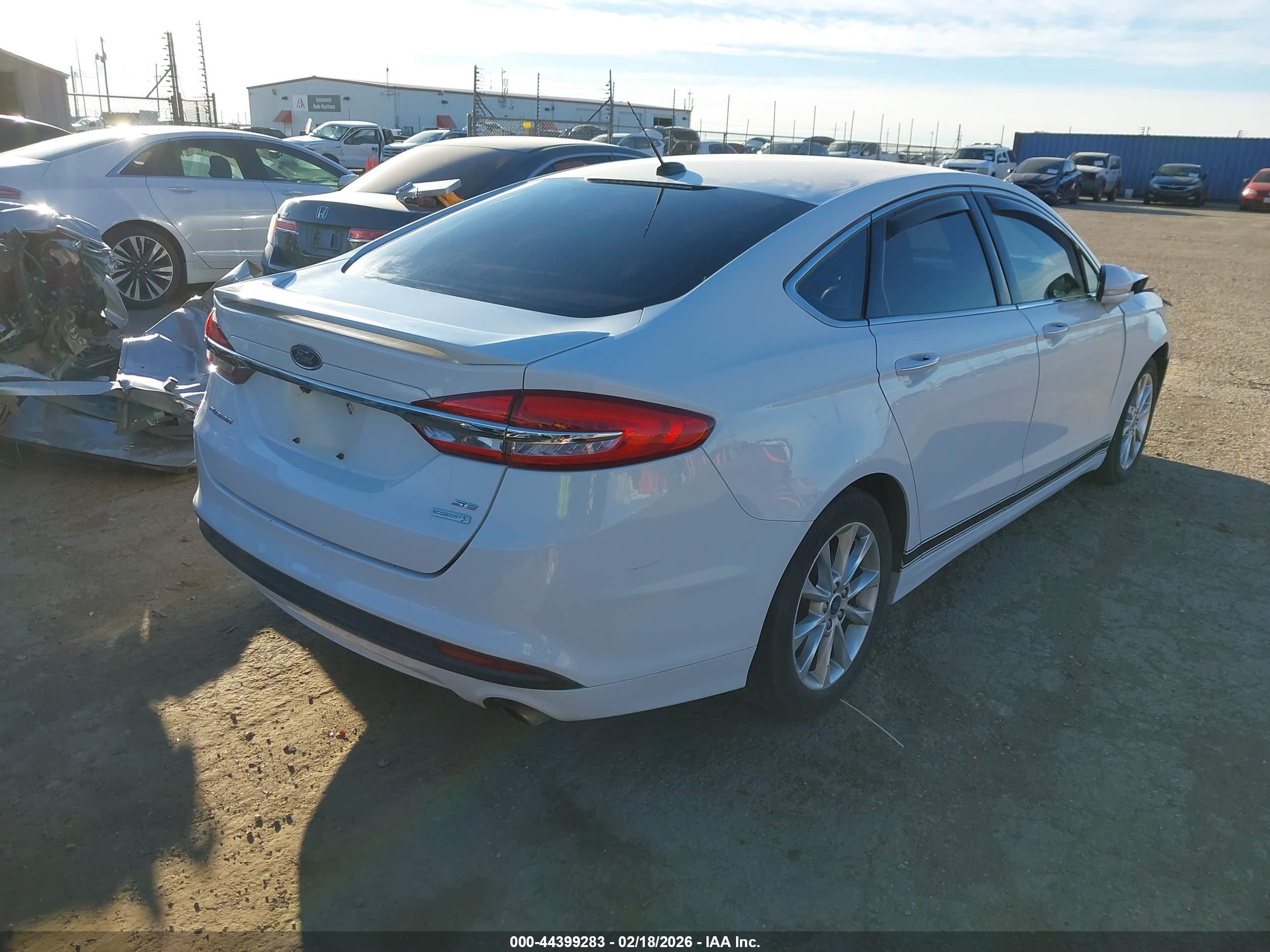 FORD FUSION image 4