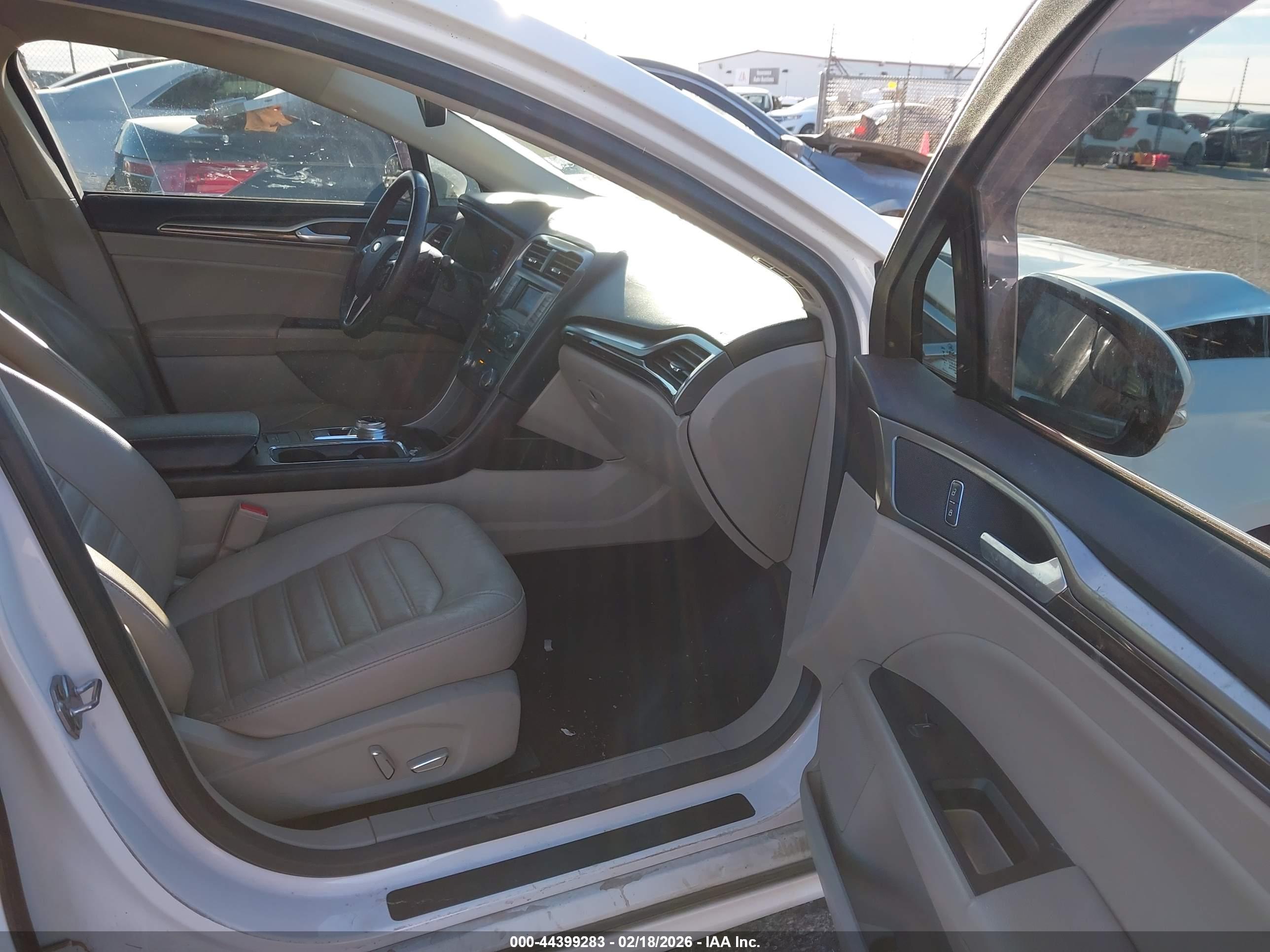FORD FUSION image 5