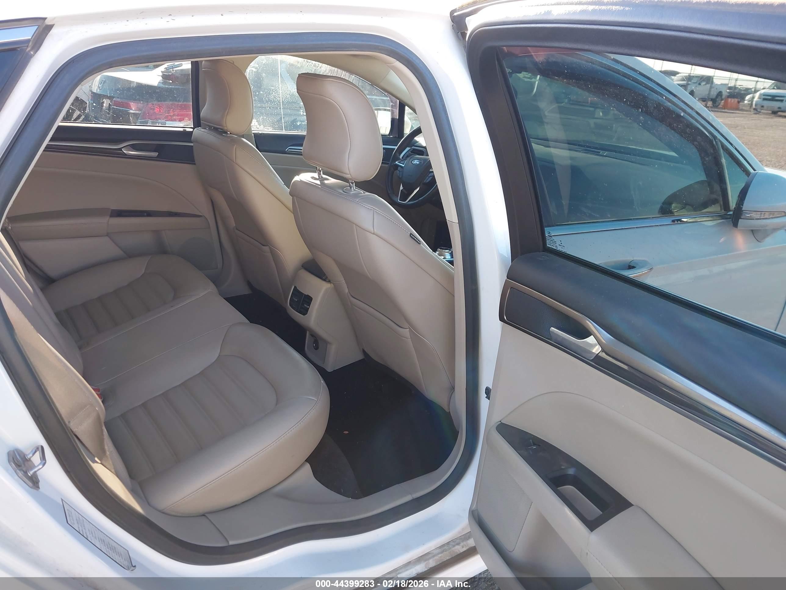 FORD FUSION image 8