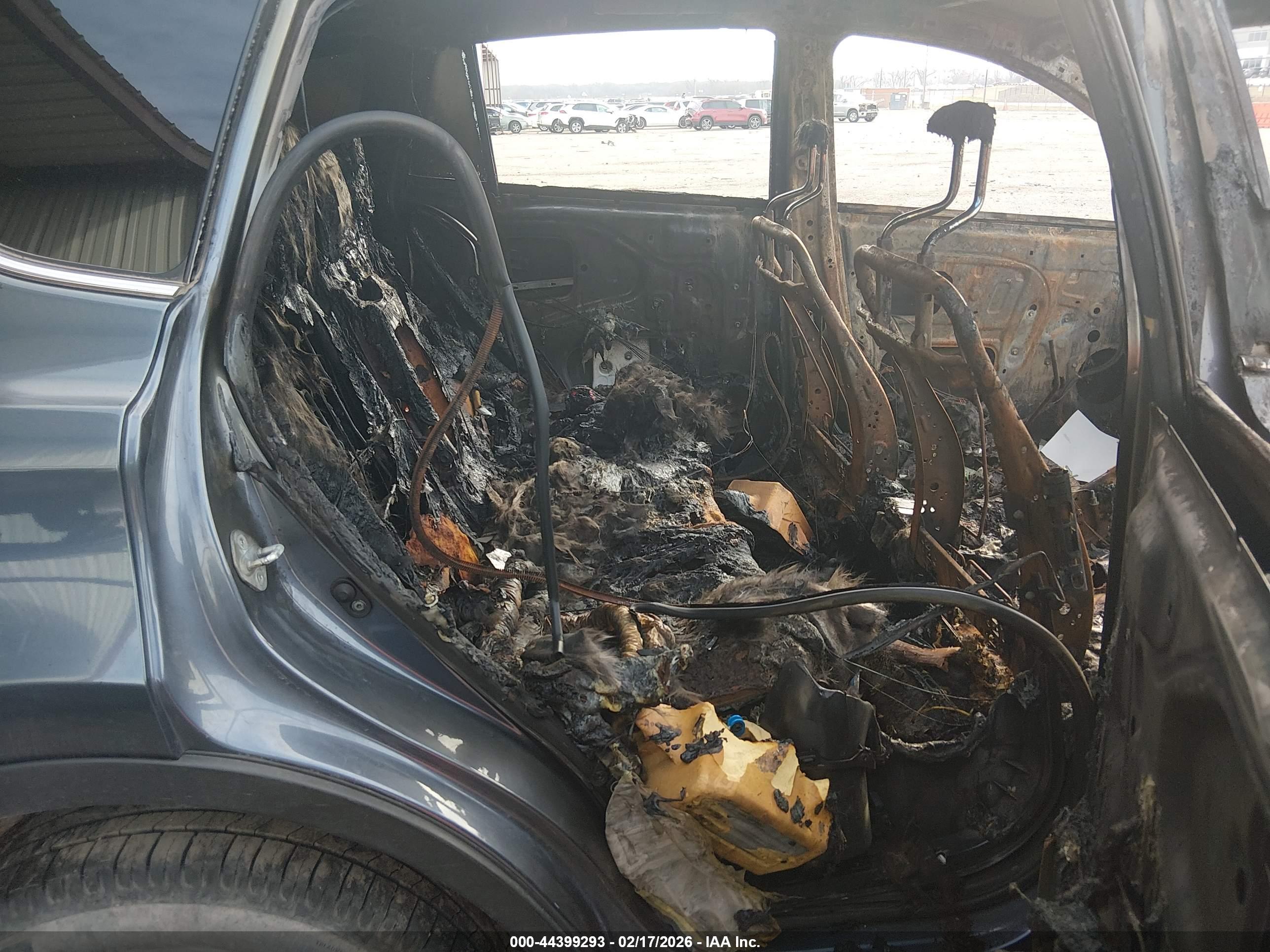TOYOTA RAV4 image 8
