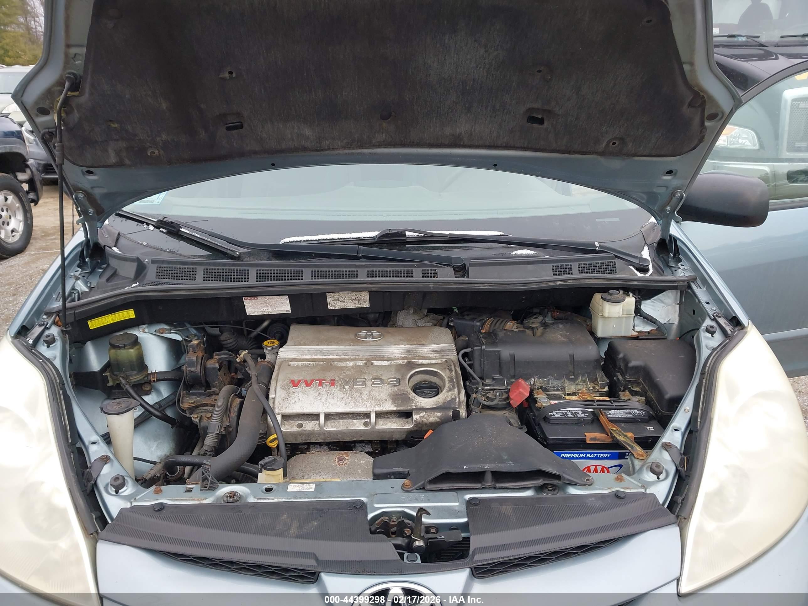 TOYOTA SIENNA image 10