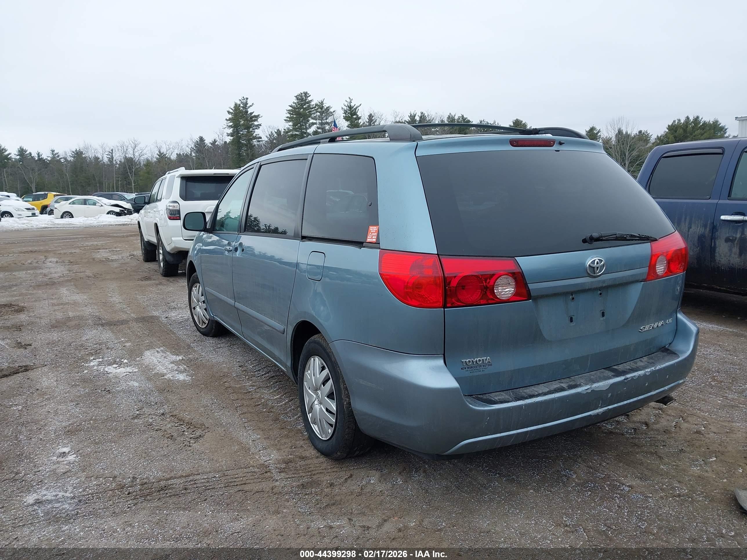 TOYOTA SIENNA image 3
