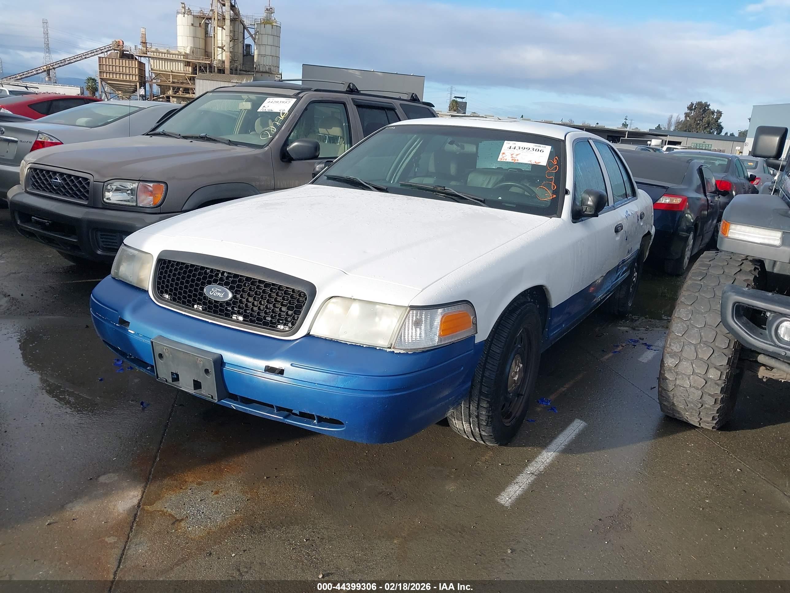 FORD CROWN image 2