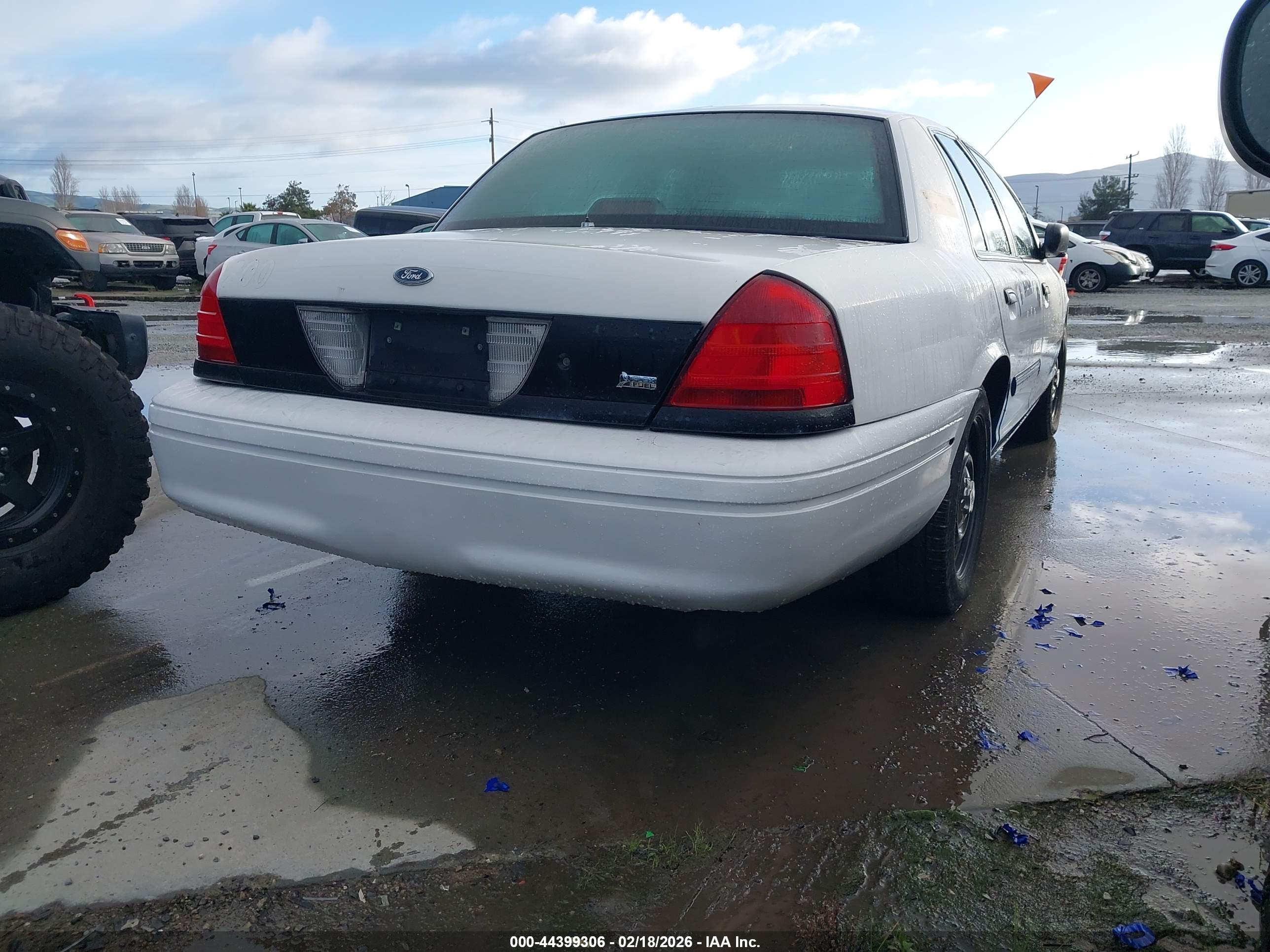 FORD CROWN image 4