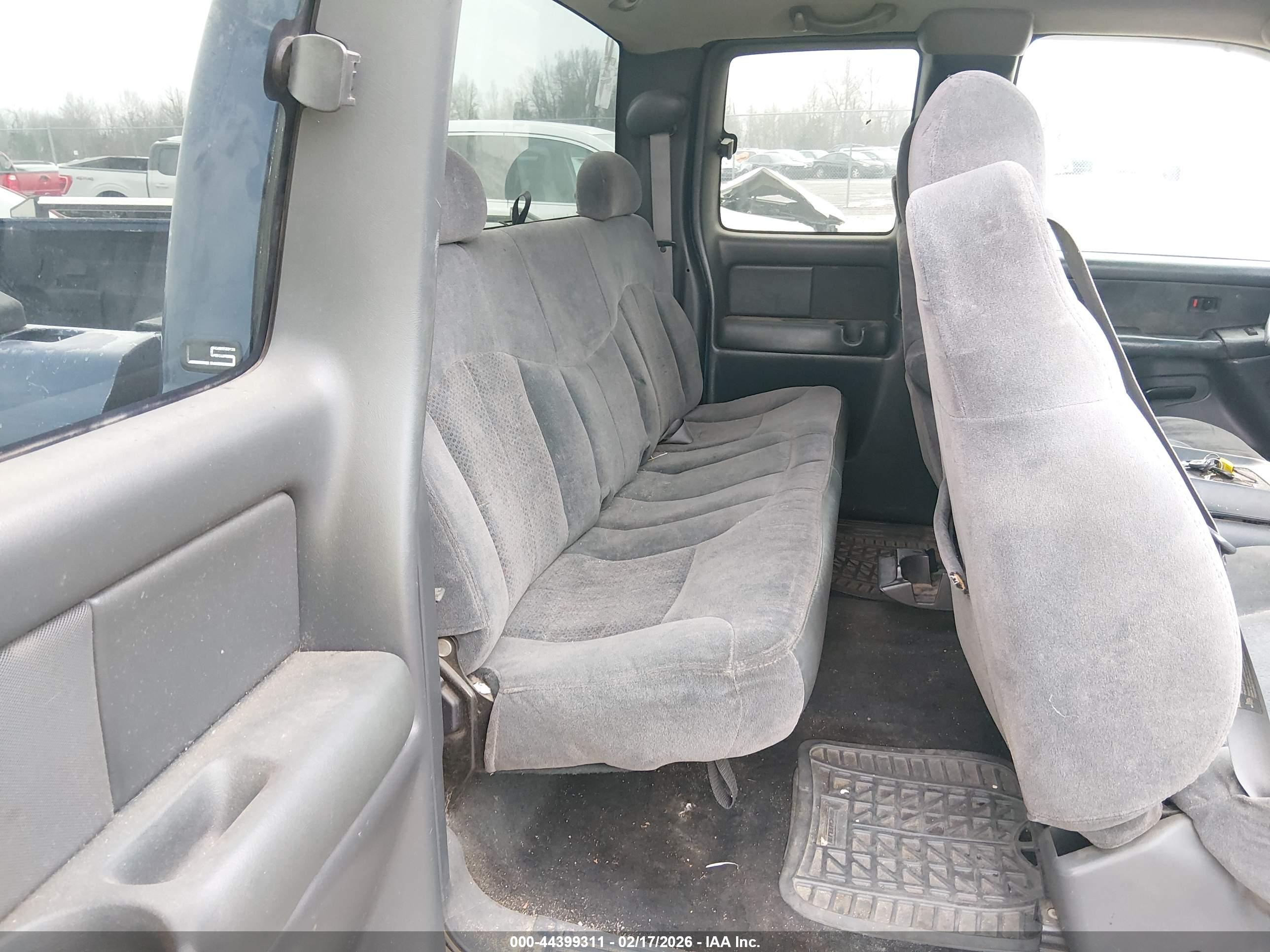 CHEVROLET SILVERADO image 8