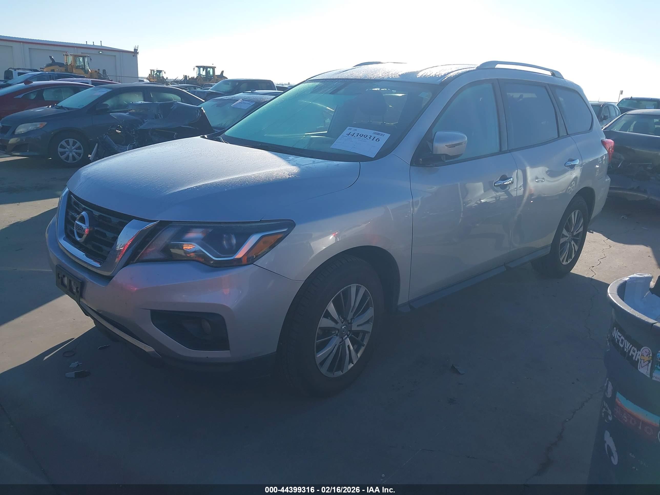 NISSAN PATHFINDER image 2