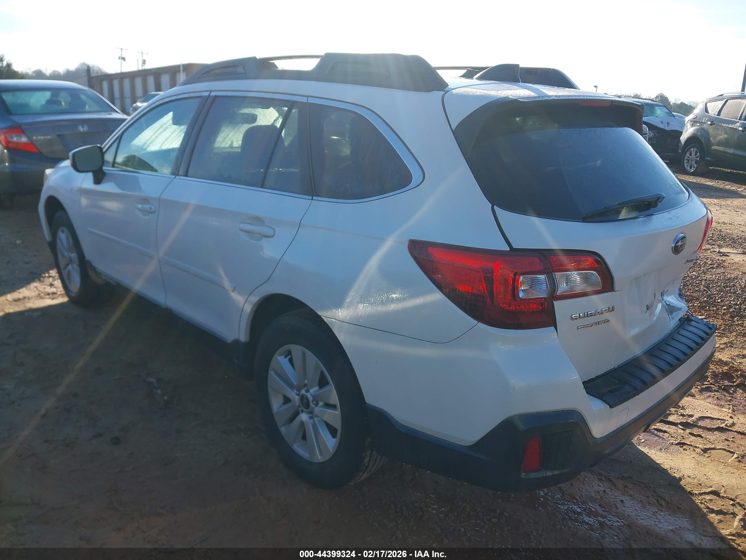 SUBARU OUTBACK image 3