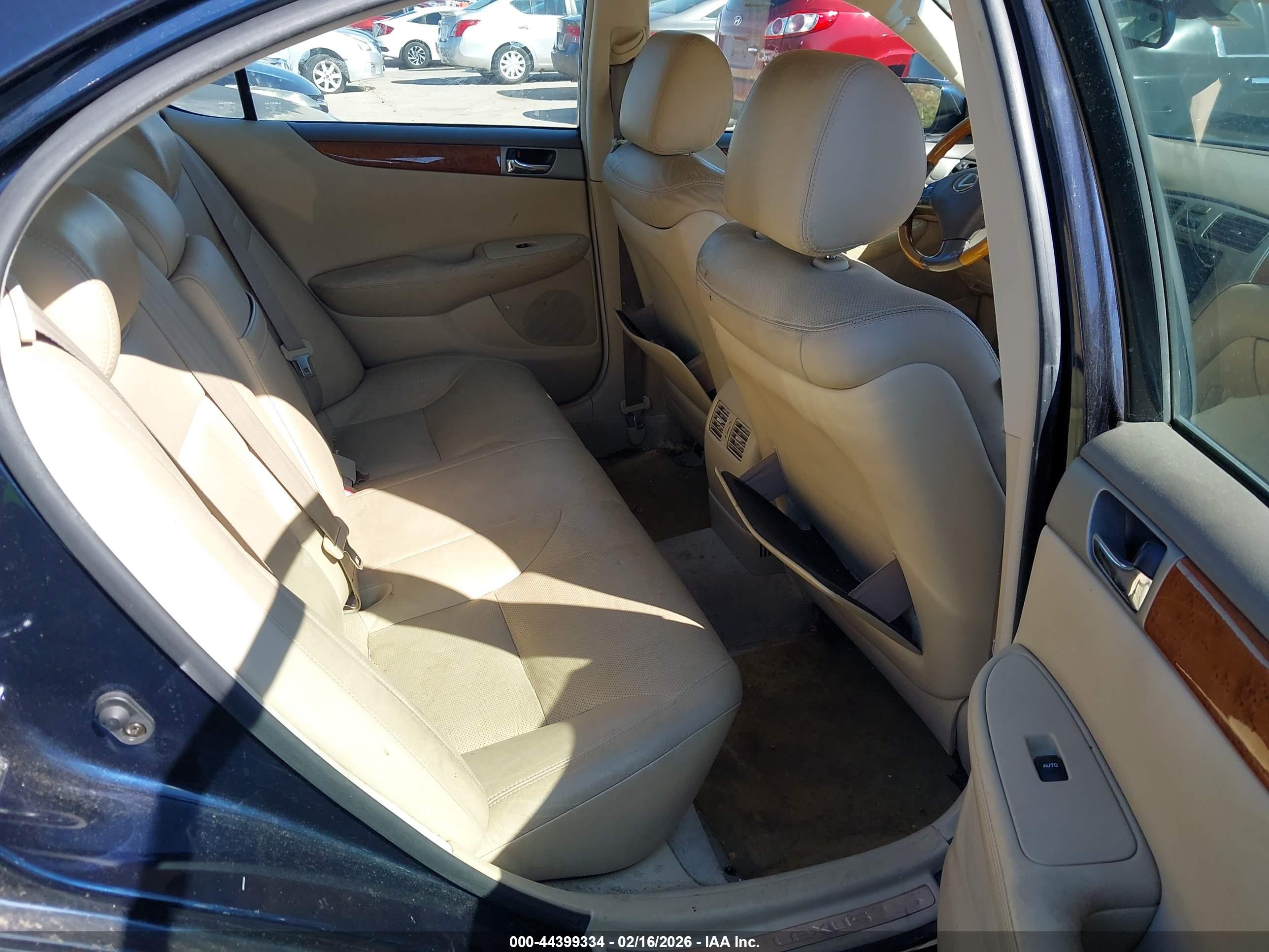 LEXUS ES image 8