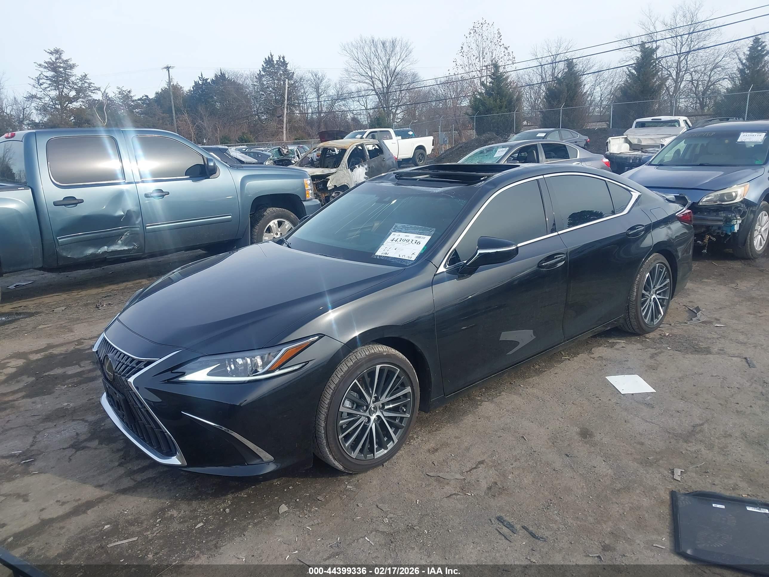 LEXUS ES image 2