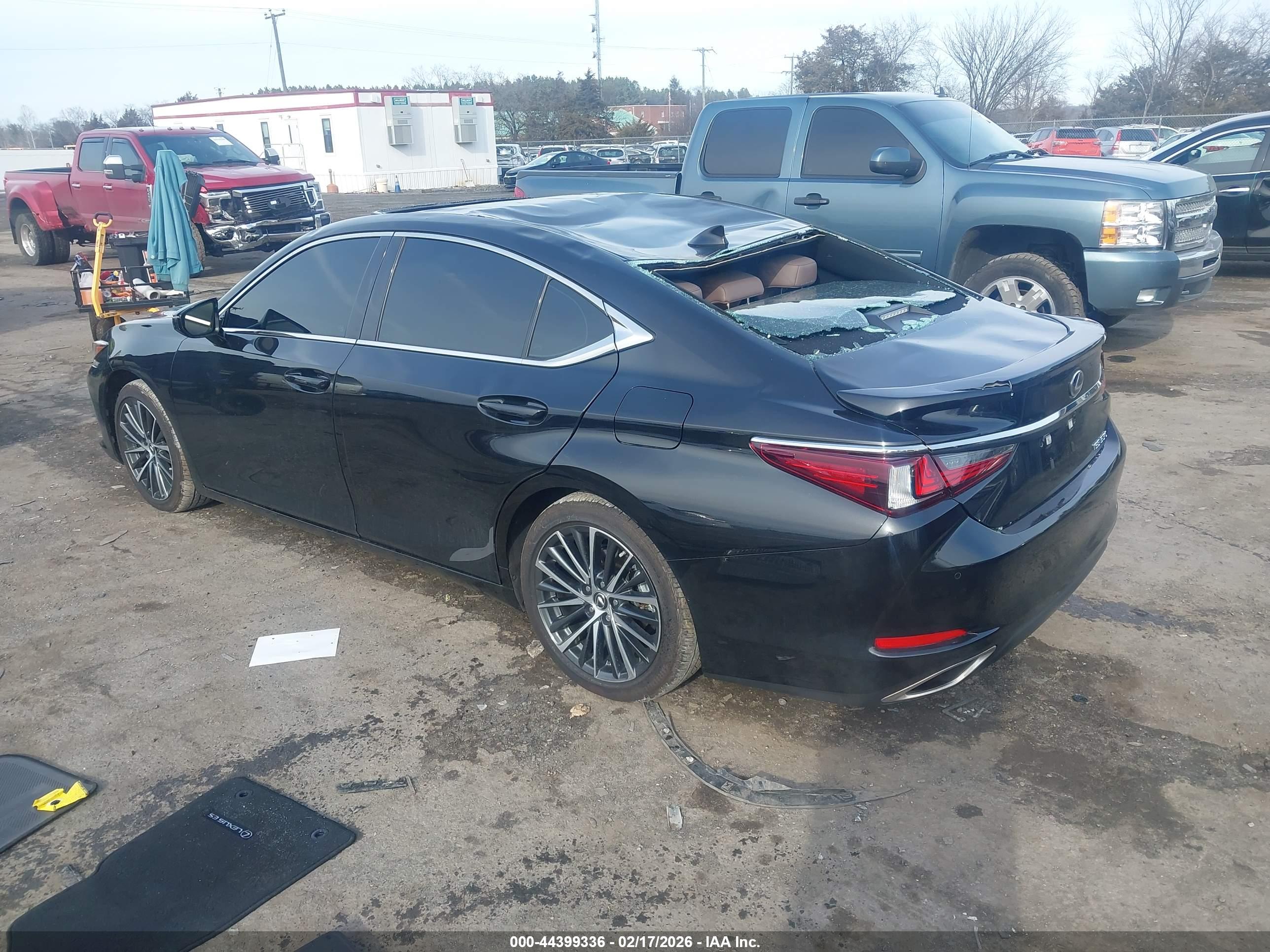 LEXUS ES image 3