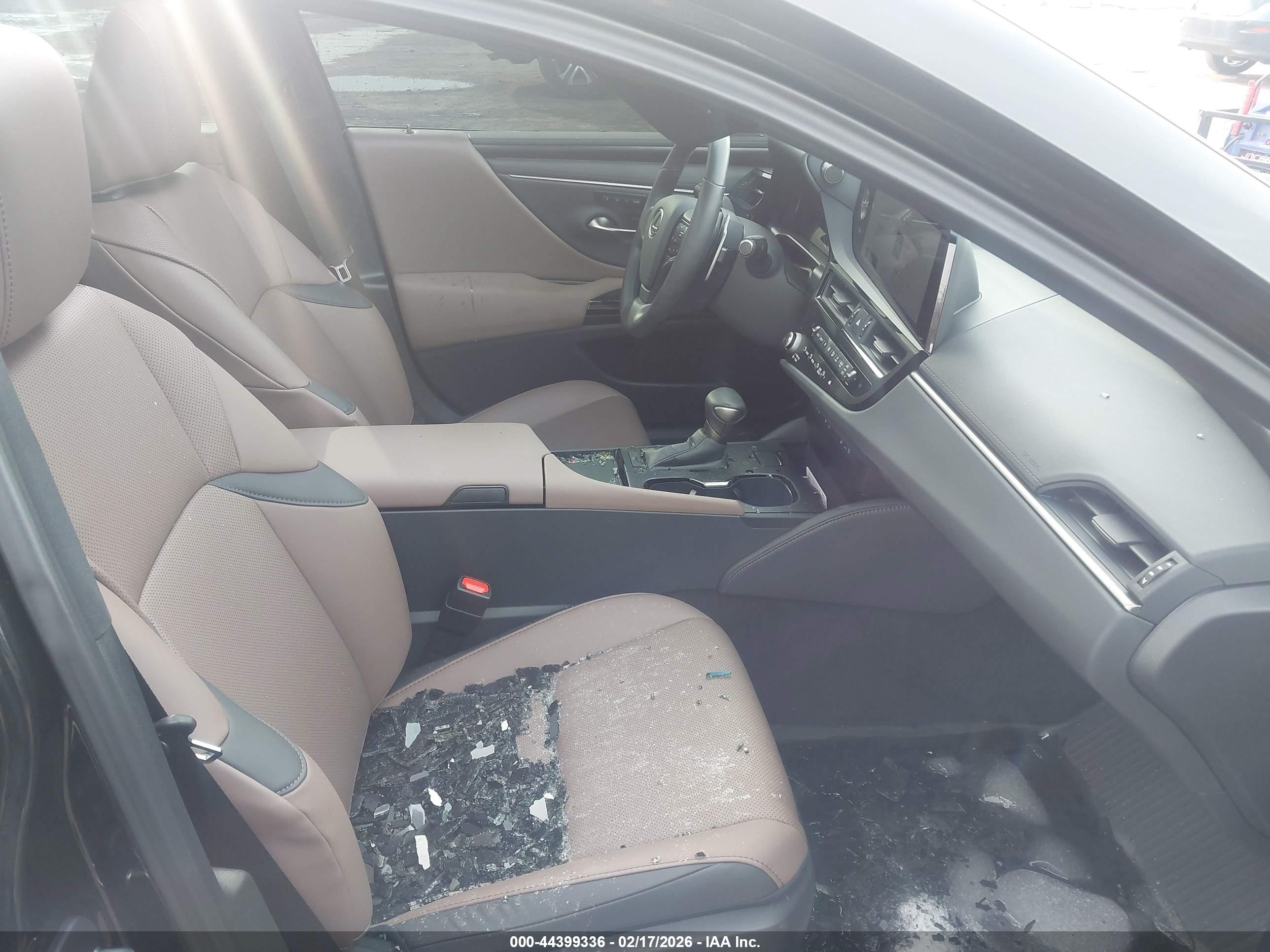 LEXUS ES image 5