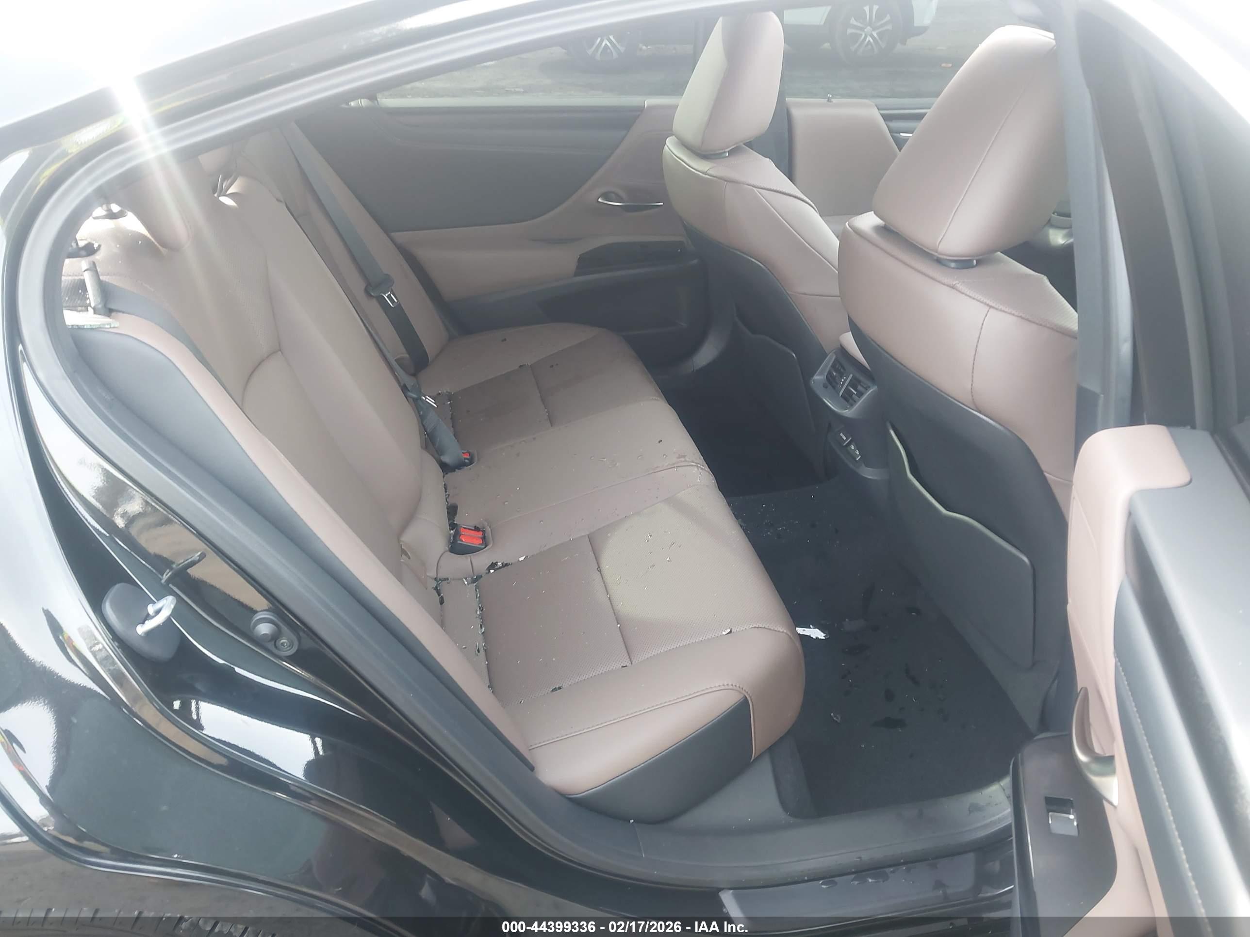 LEXUS ES image 8