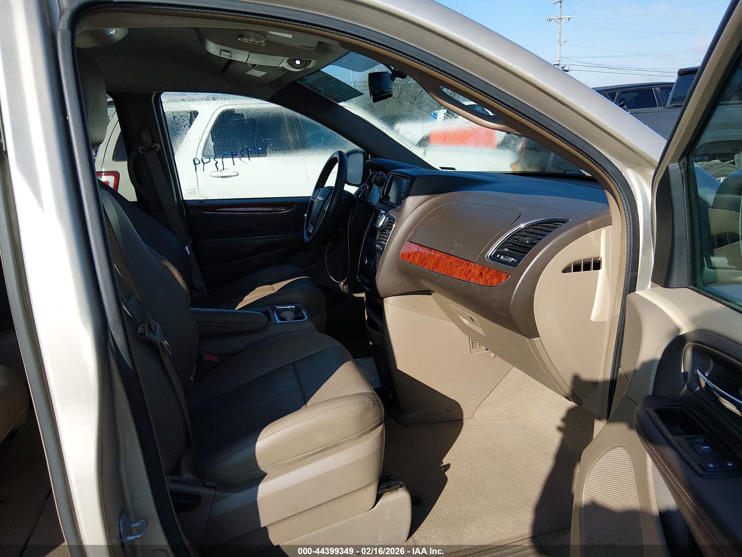 CHRYSLER TOWN image 5