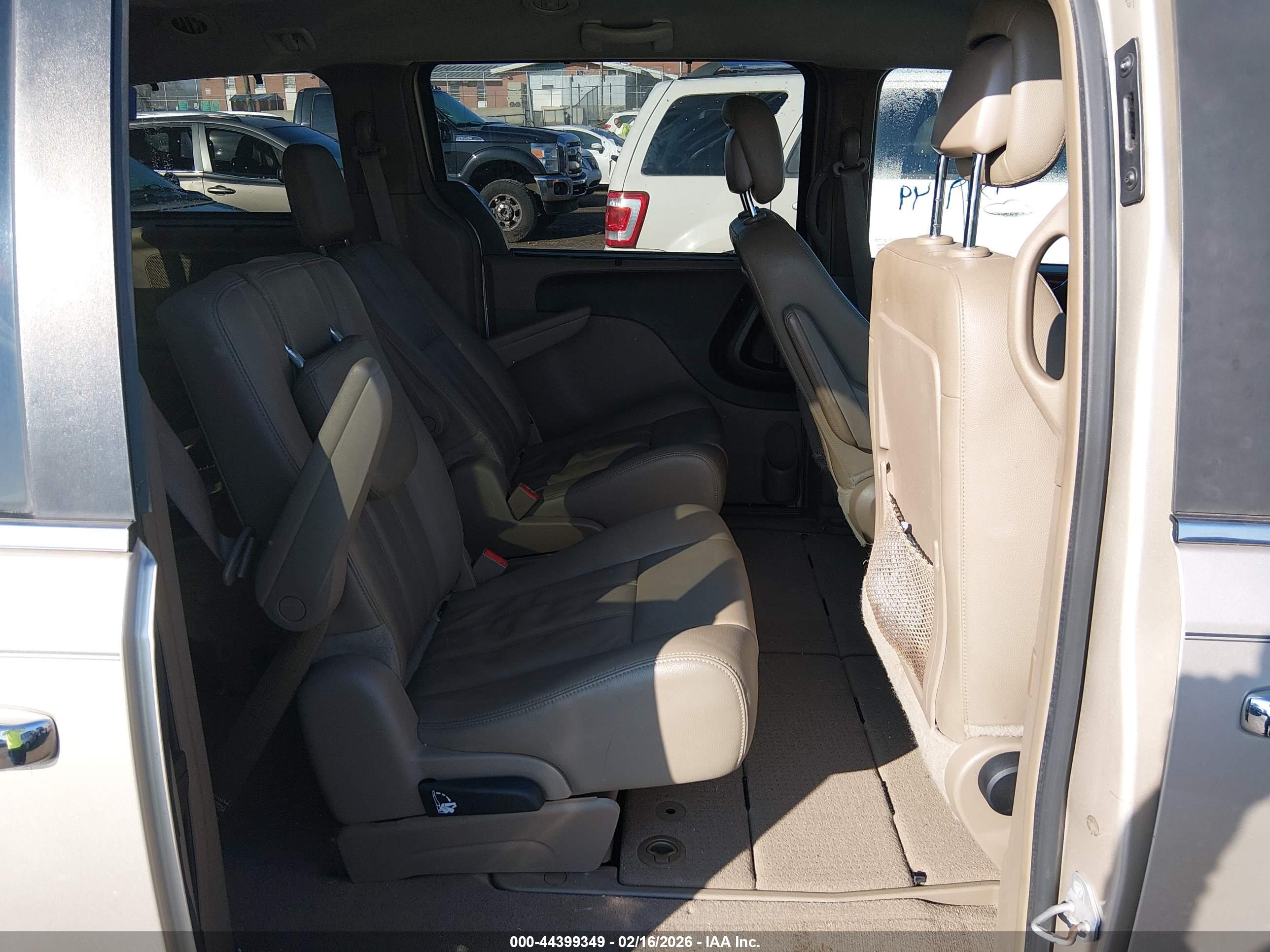 CHRYSLER TOWN image 8