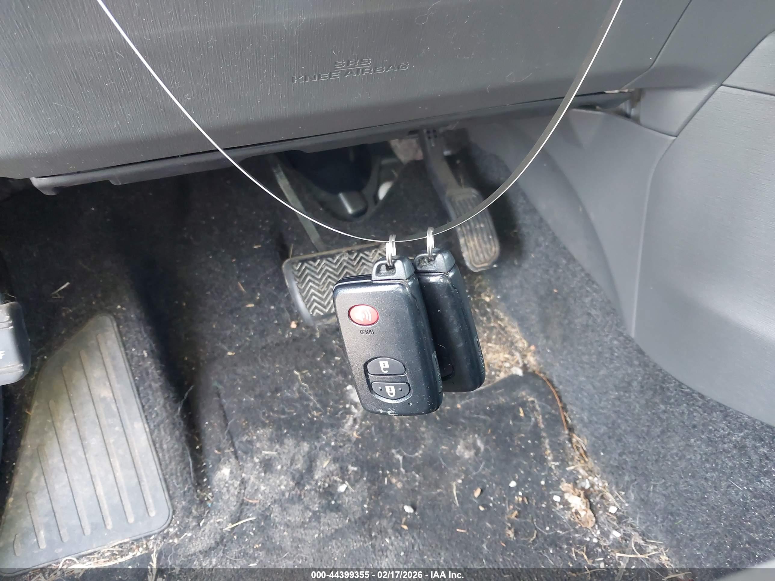 TOYOTA PRIUS image 11
