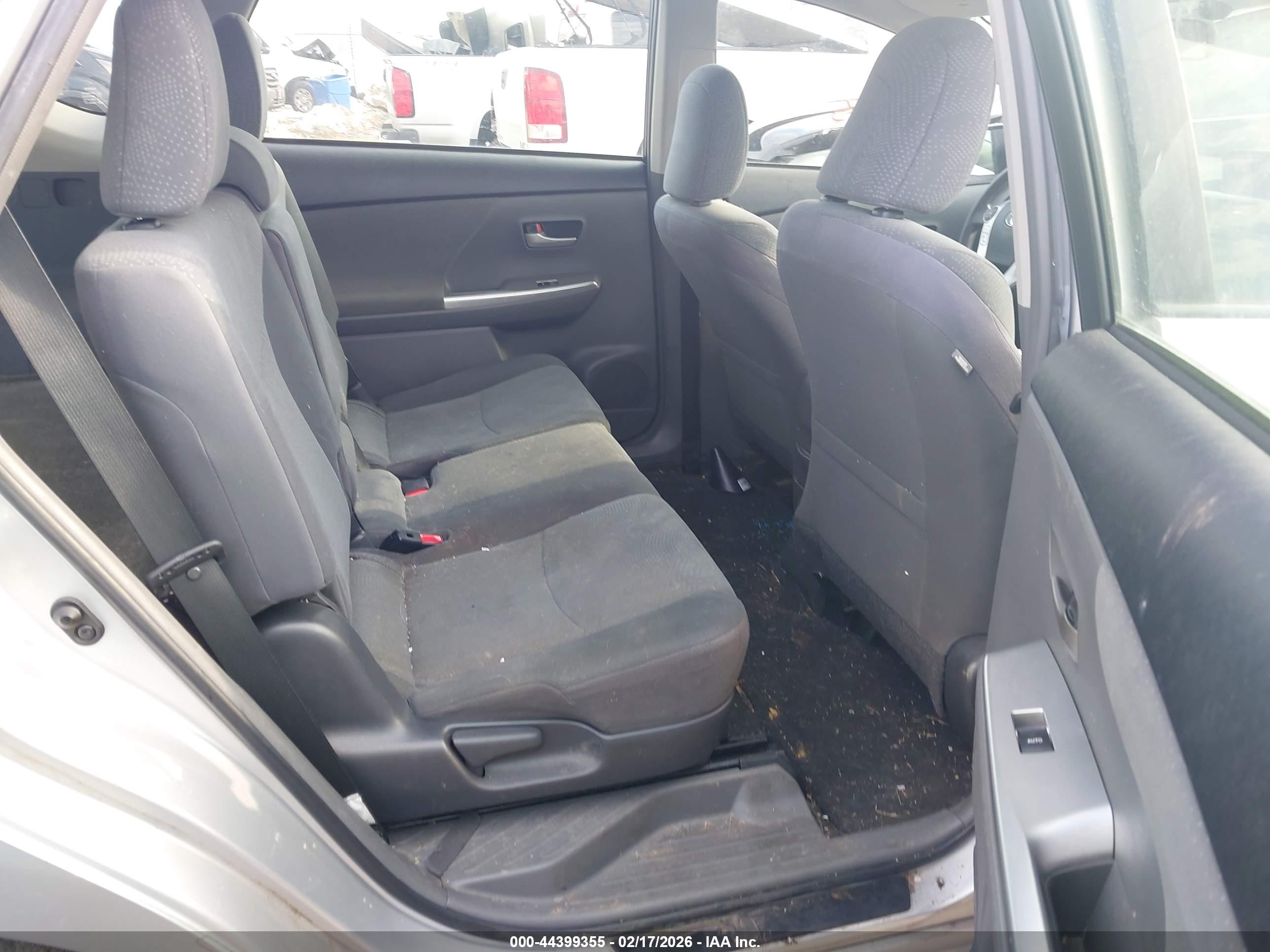 TOYOTA PRIUS image 8